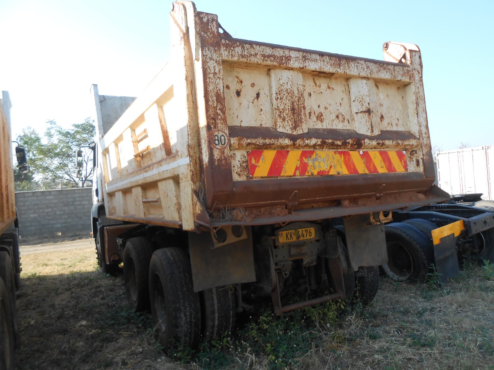 Tipper Truck 26t (6X4) - 2010 — imagen 8