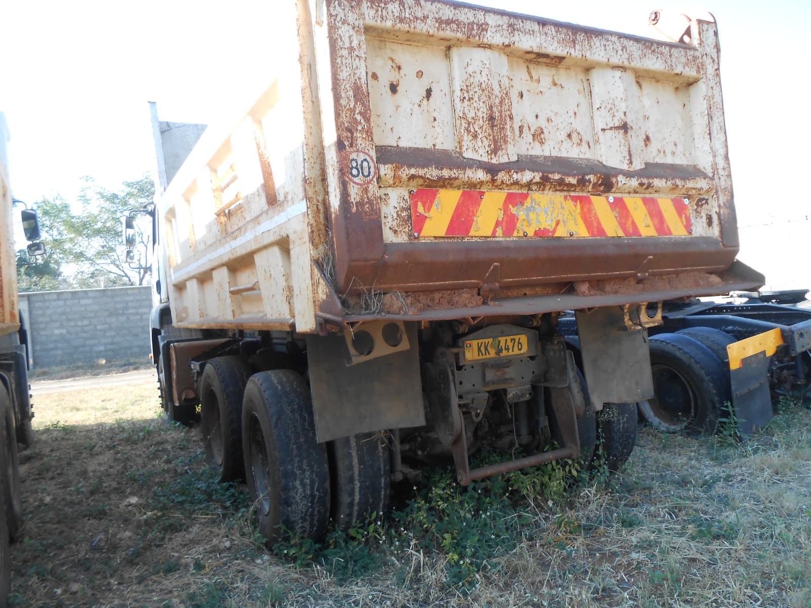 Tipper Truck 26t (6X4) - 2010 — imagen 9