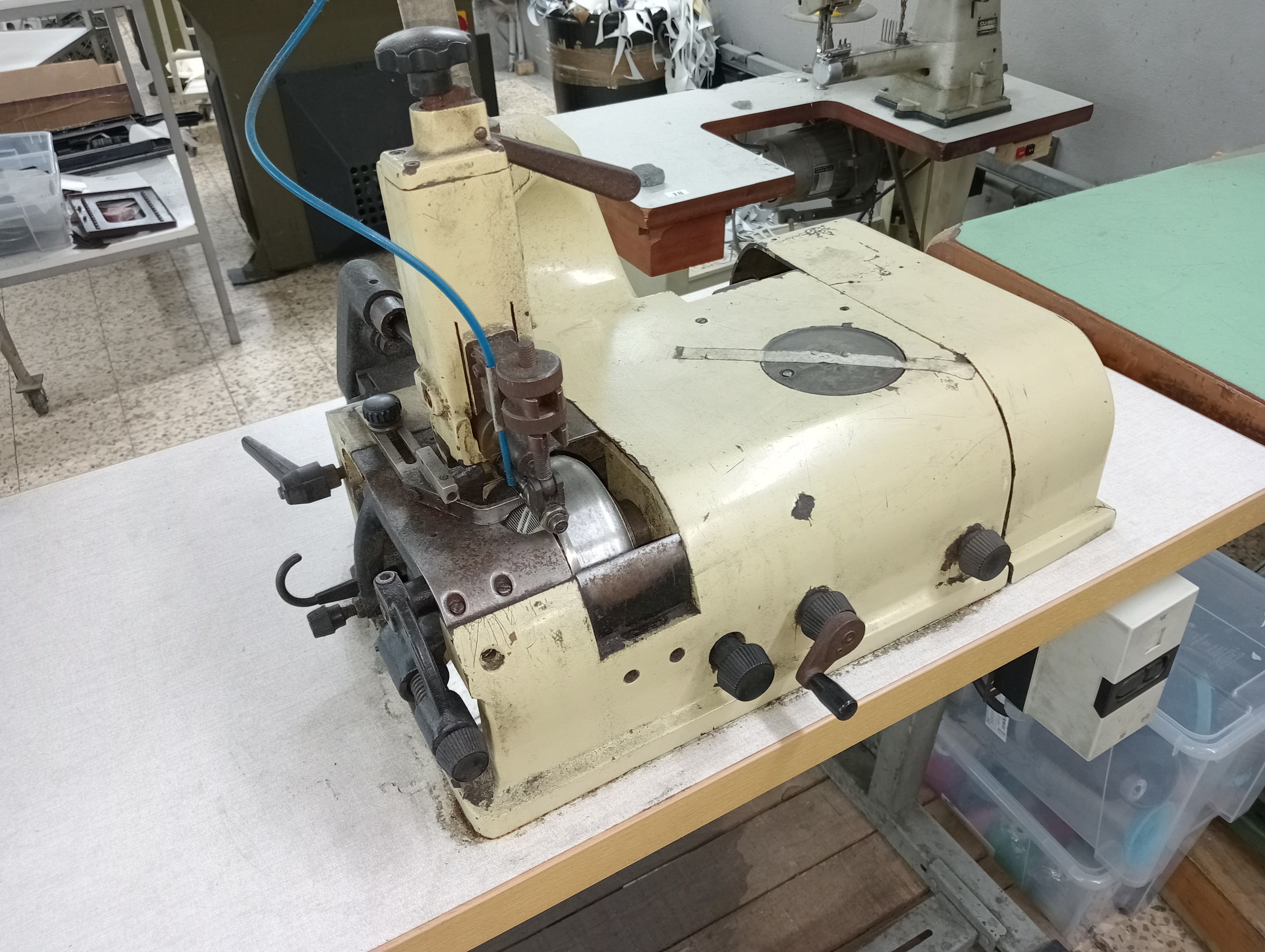 Balanza de brazo · Máquinas de coser — imagen 7