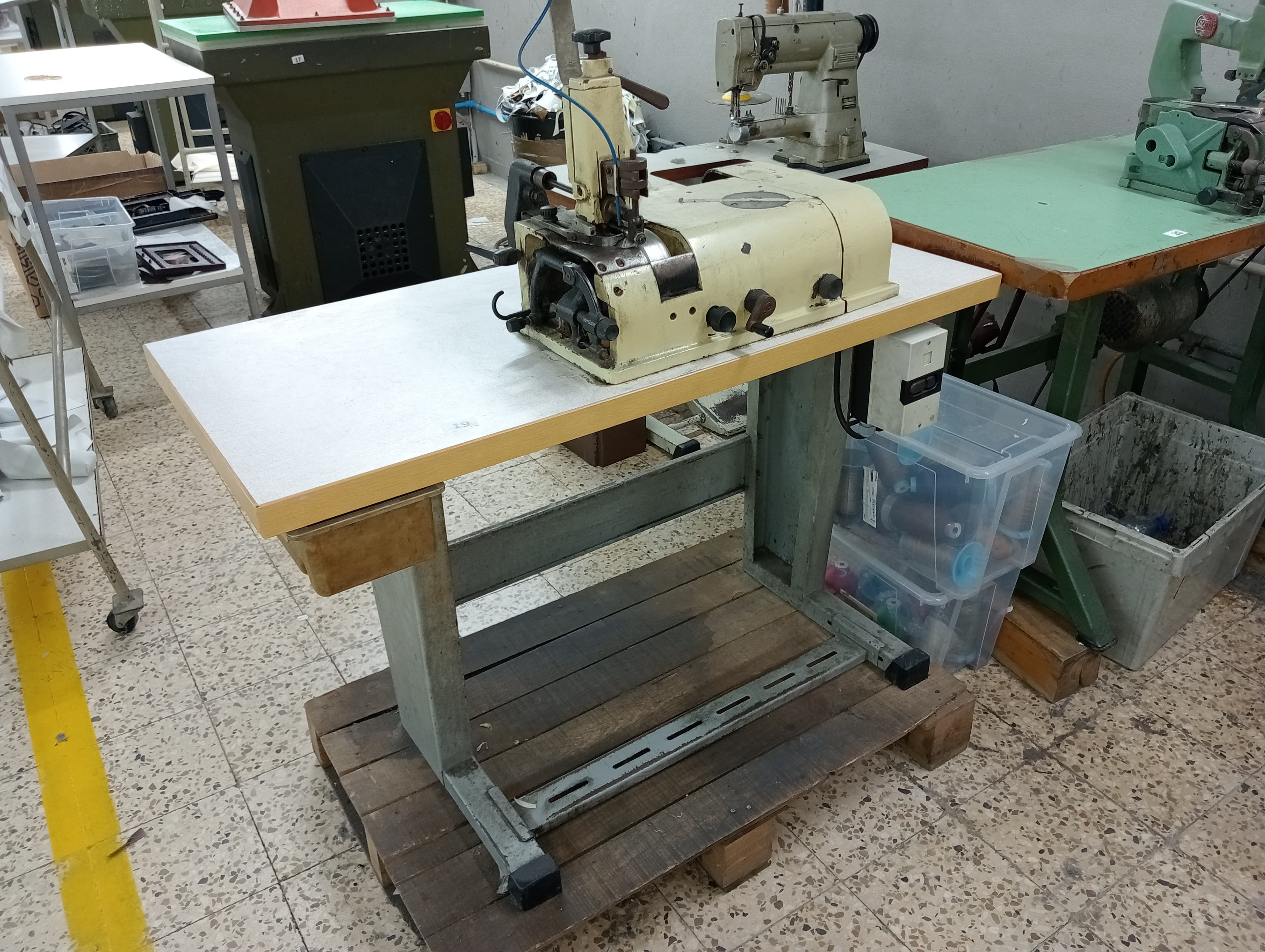 Balanza de brazo · Máquinas de coser — imagen 8