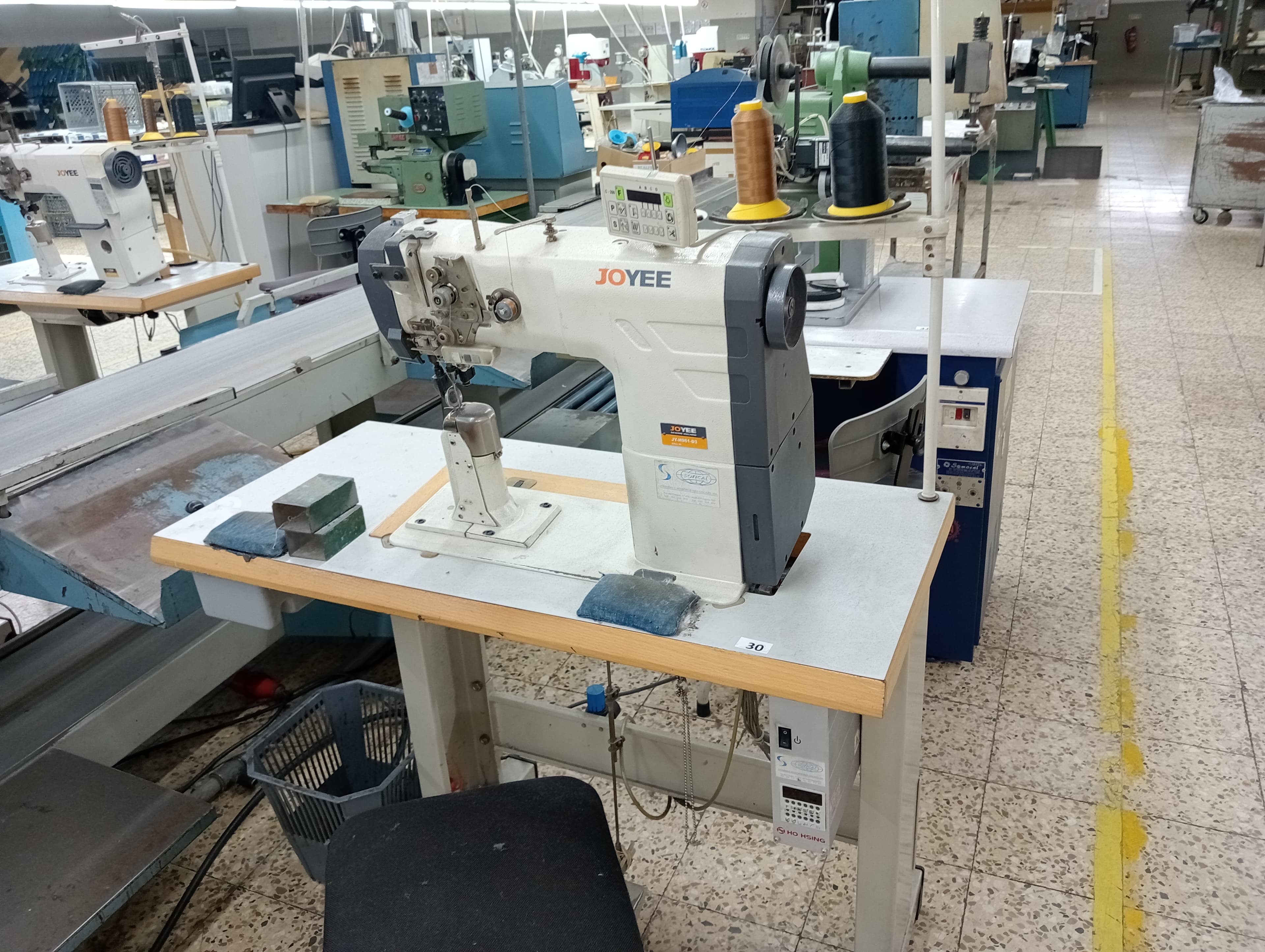 Máquinas de costura · Mesa de dar cola — imagen 12