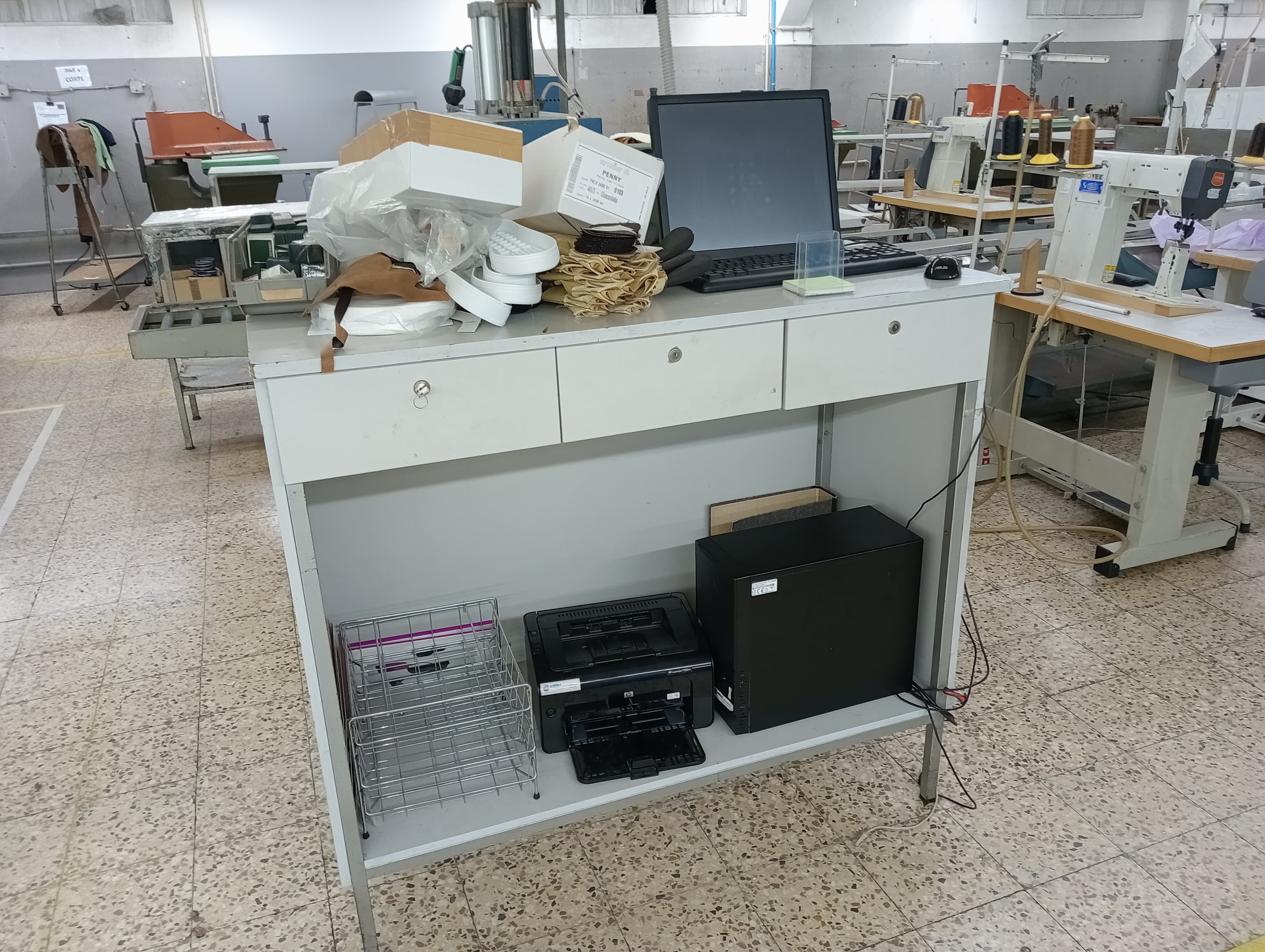 Equipamentos · Mobiliário — imagem 19