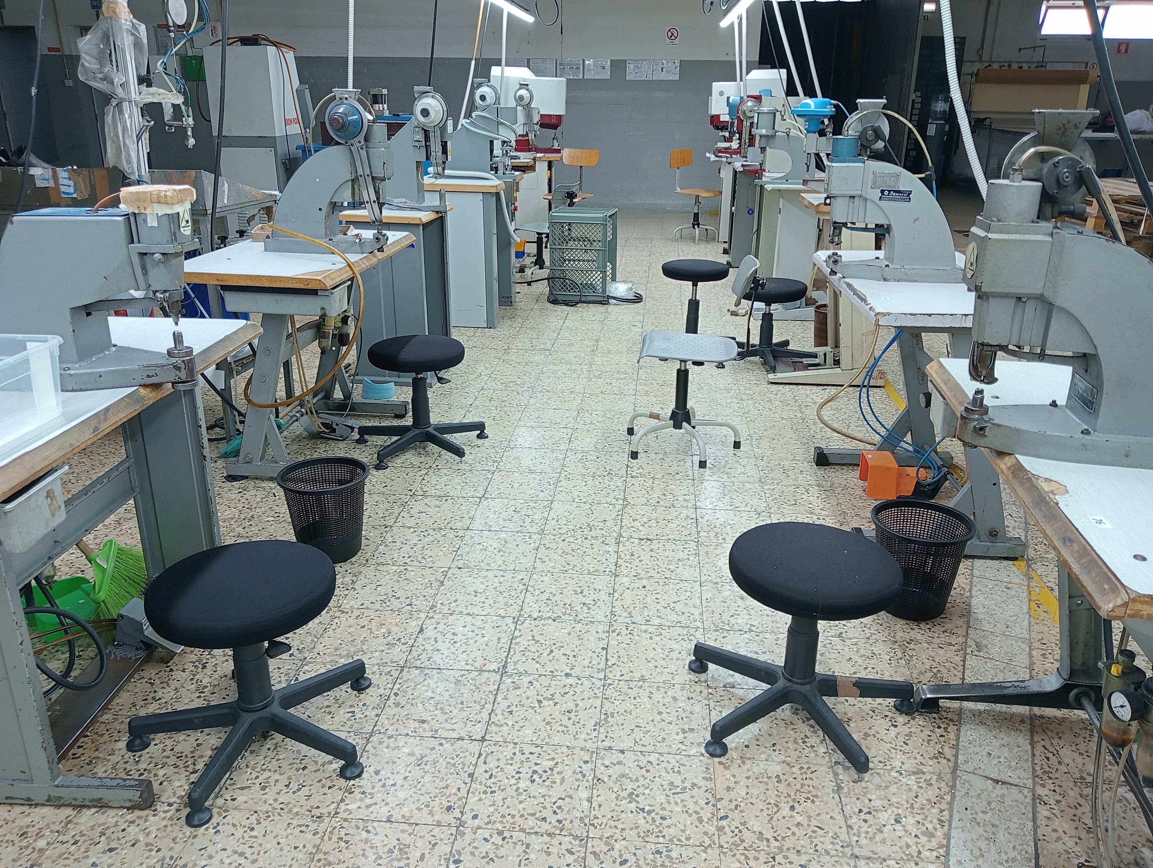 Equipamentos · Mobiliário — imagem 13