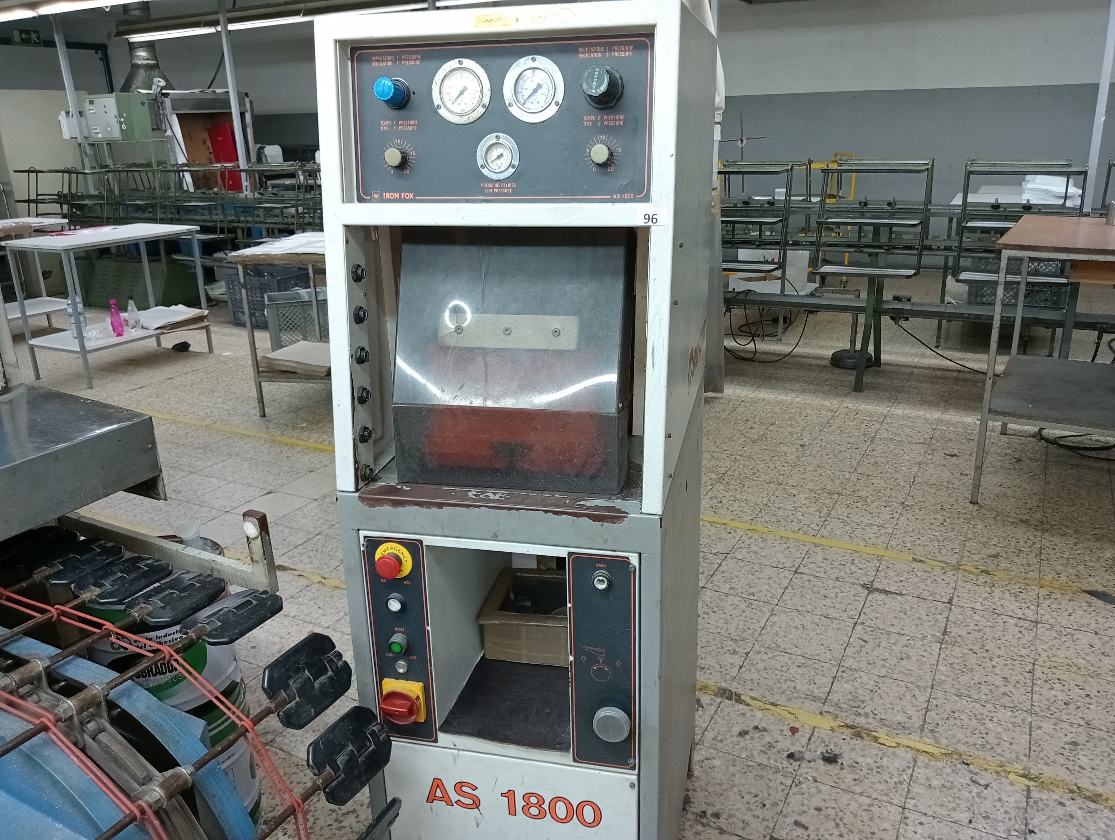 Máquinas de colar fita e tirar formas · Prensa · Reativador · Forno — imagem 9