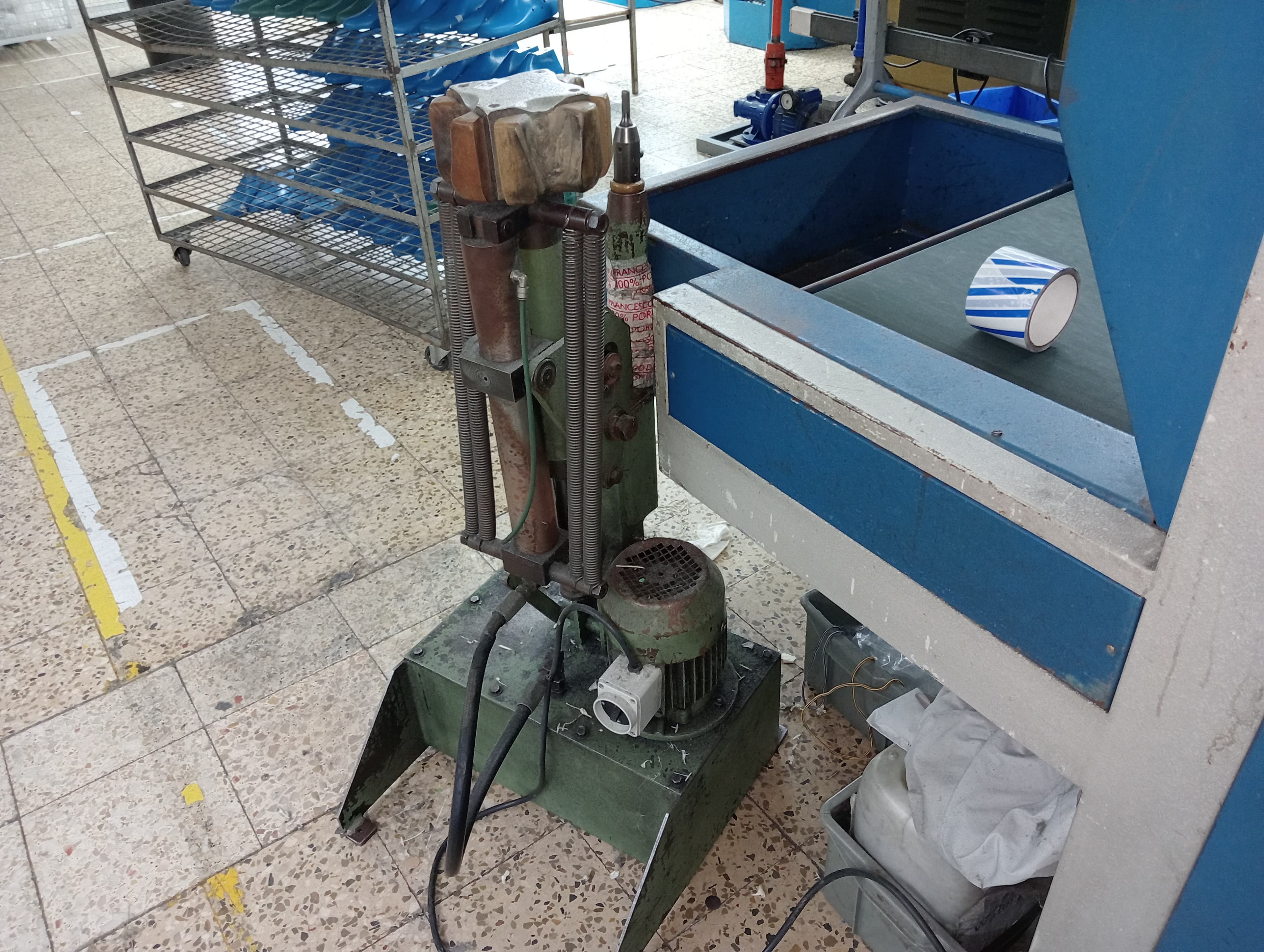 Máquinas de colar fita e tirar formas · Prensa · Reativador · Forno — imagem 5