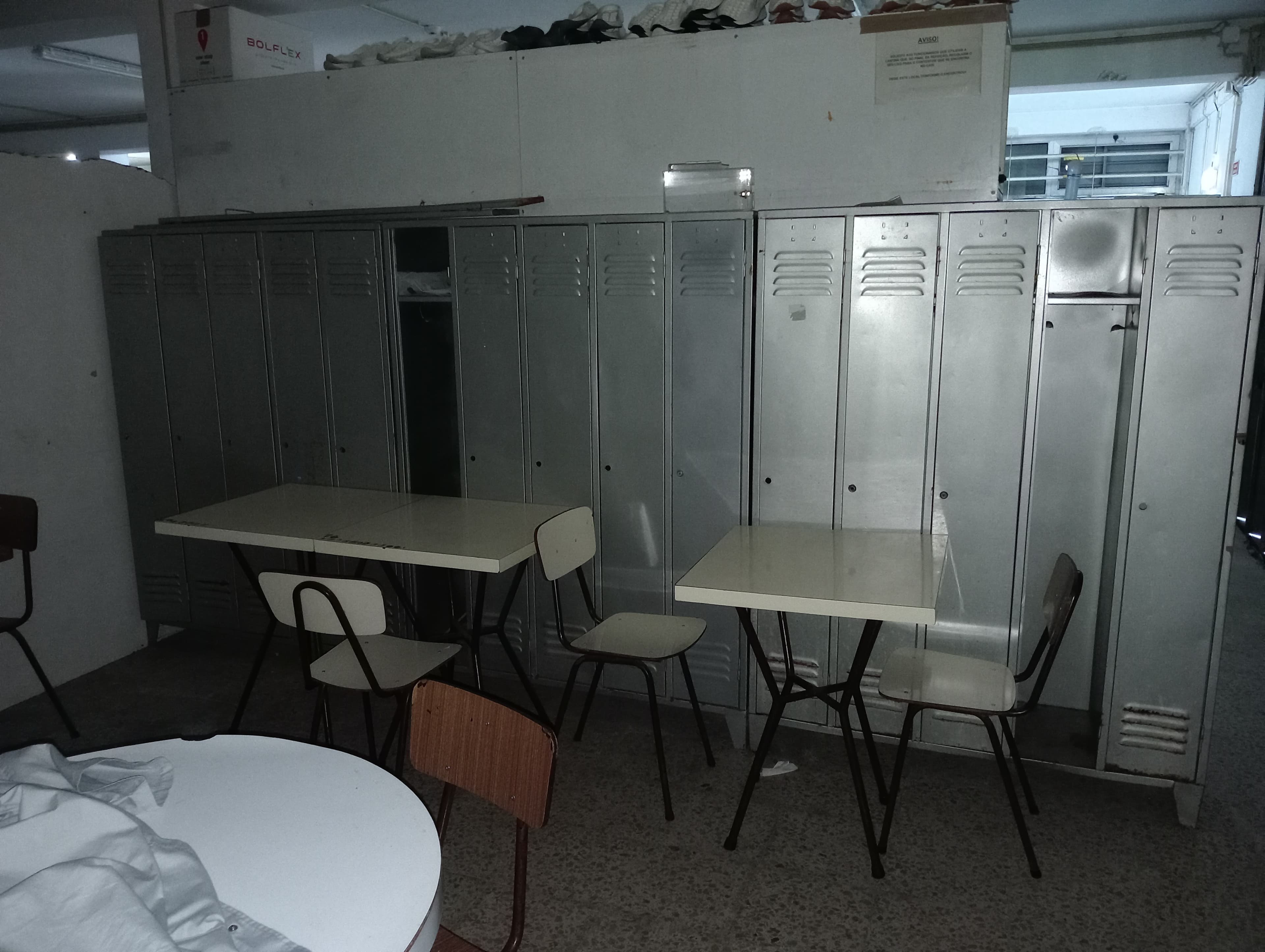 Máquinas de costura · Estantes em Dexion · Mobiliário — imagem 15