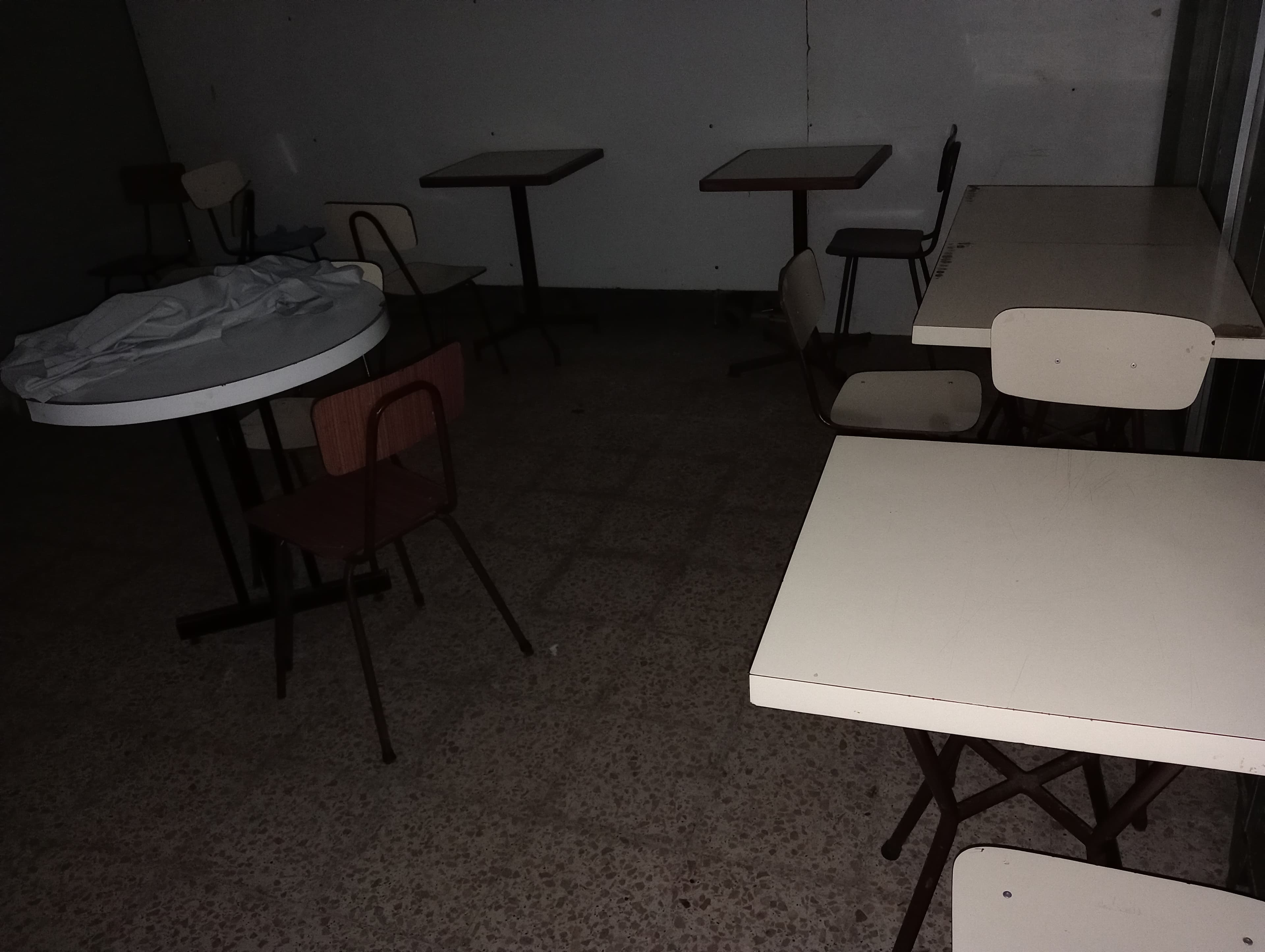 Máquinas de costura · Estantes em Dexion · Mobiliário — imagem 14