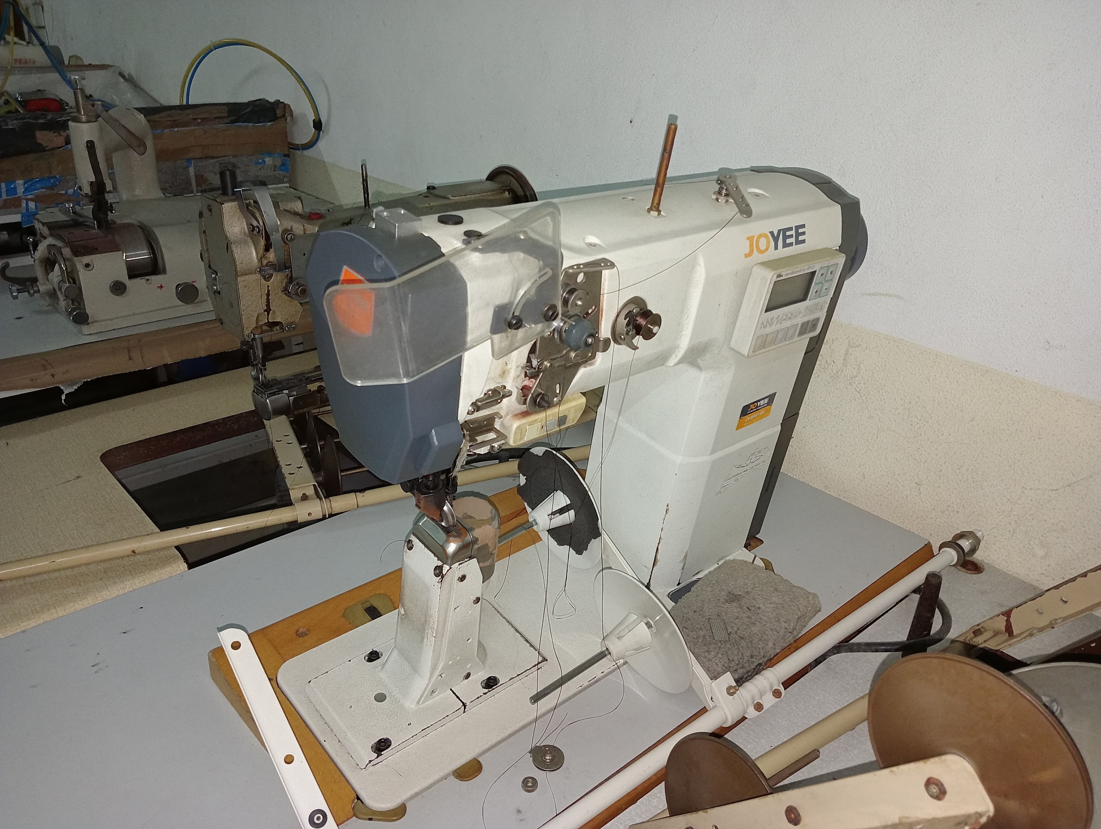 Sewing machines — image 12
