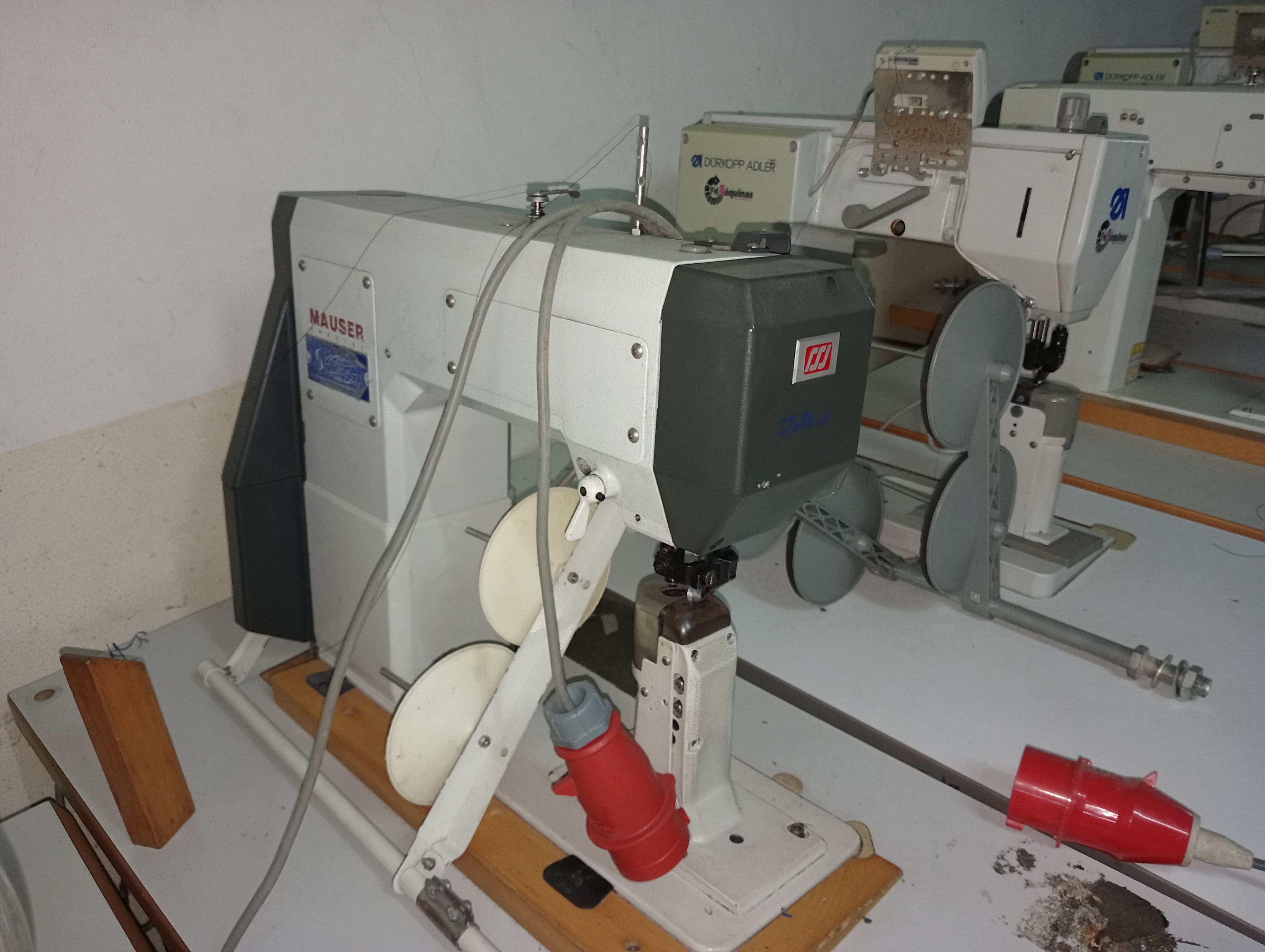 Sewing machines — image 19