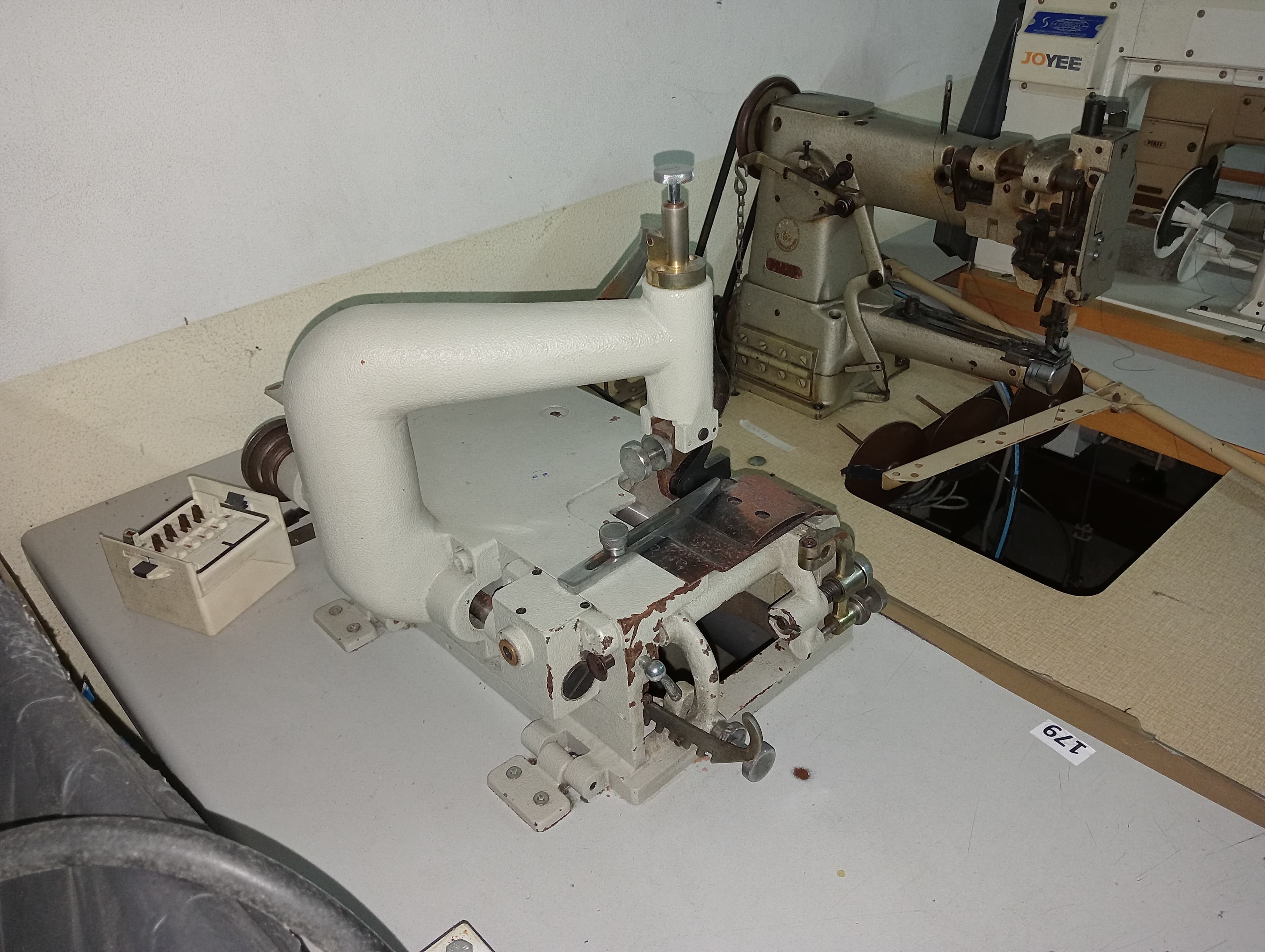 Sewing machines — image 9
