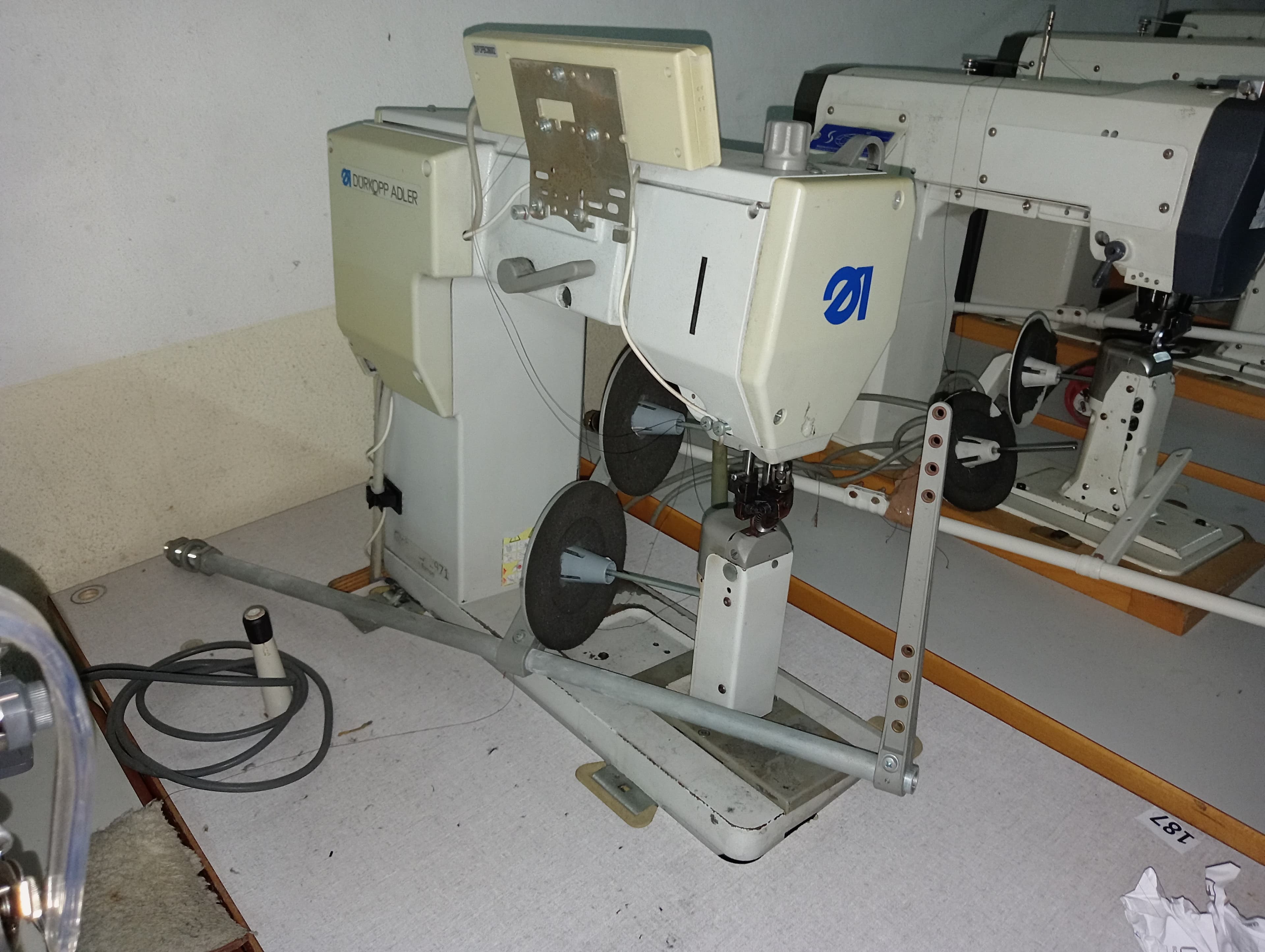 Sewing machines — image 26