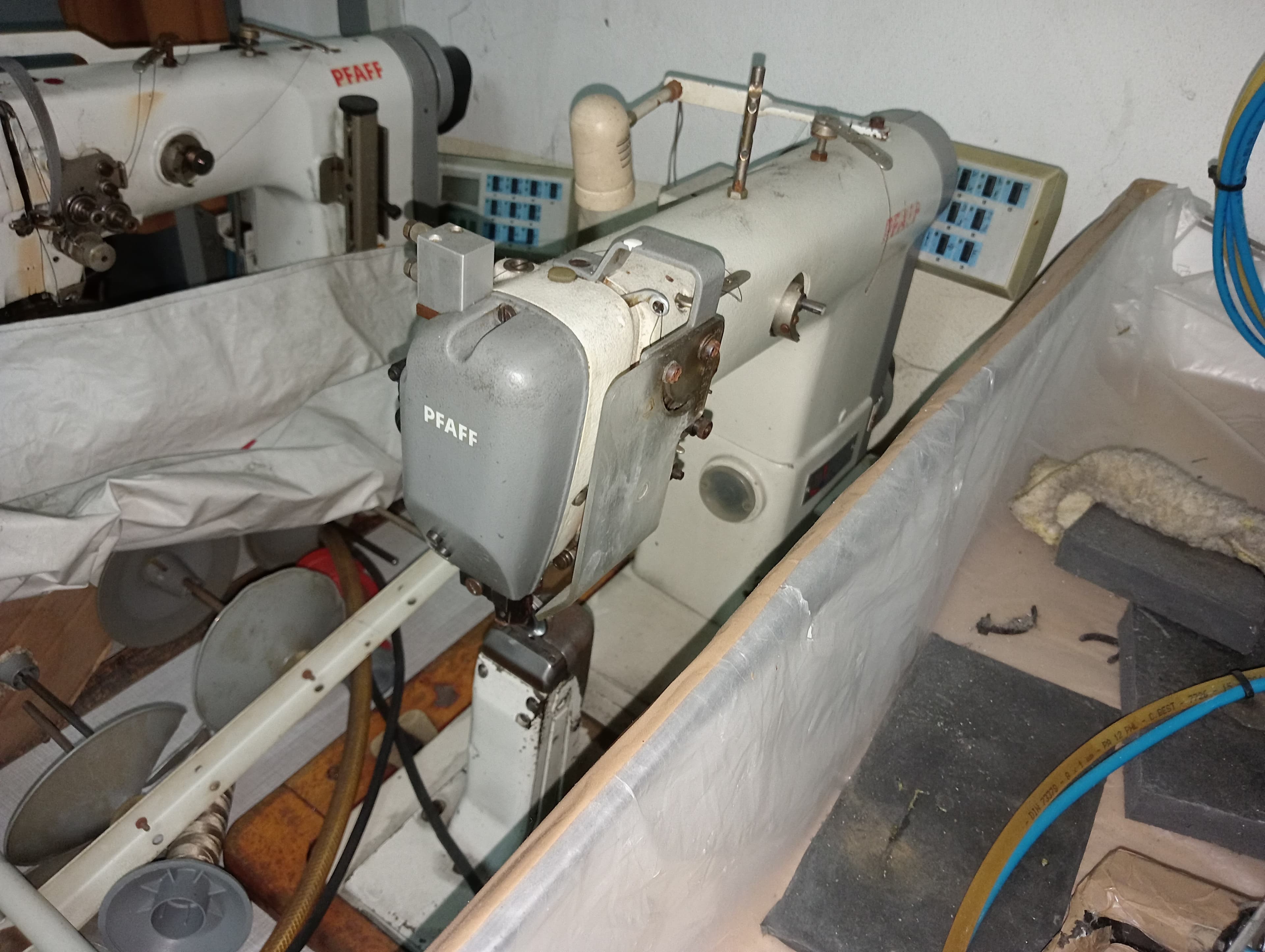 Sewing machines — image 4
