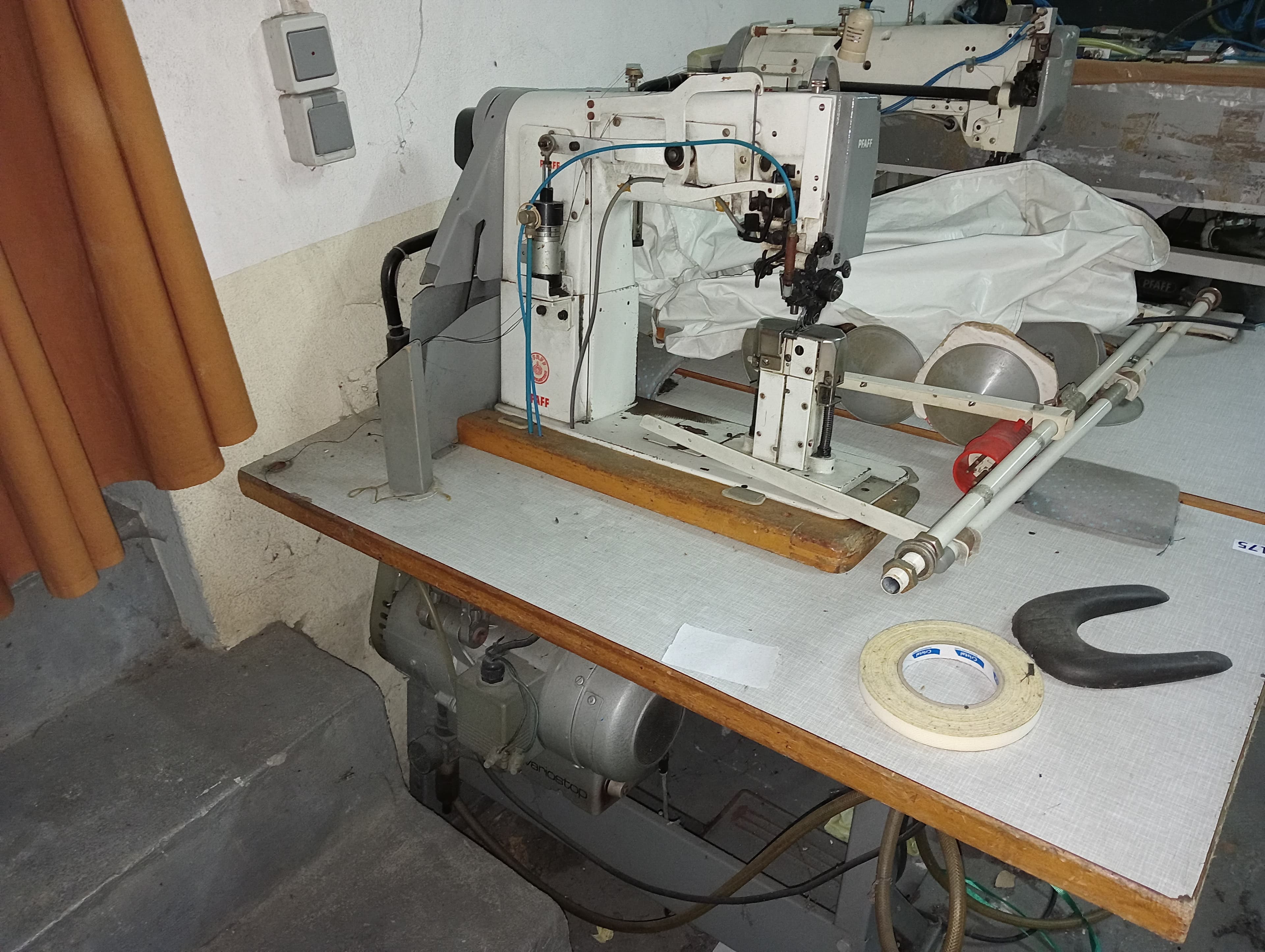 Sewing machines — image 2