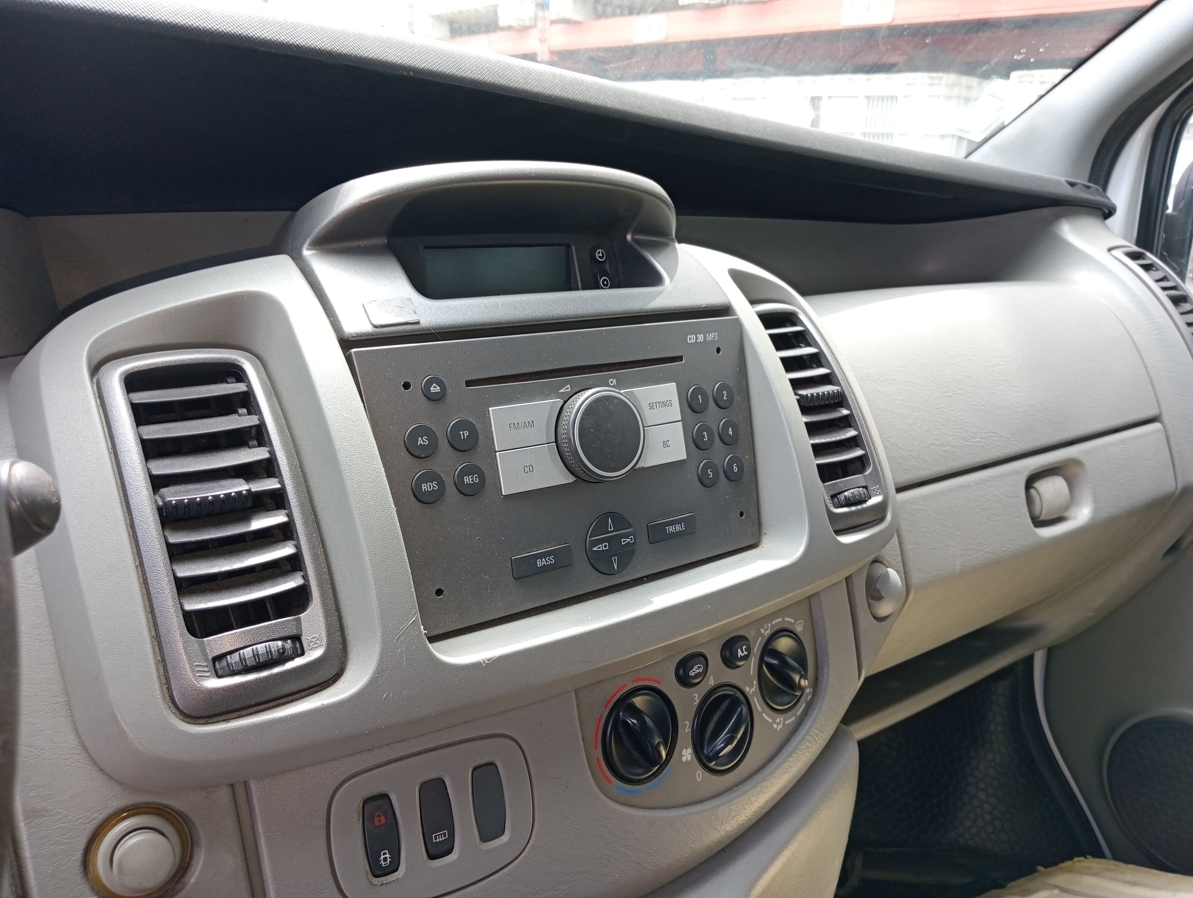Opel Vivaro CDTi · Ano 2008 — image 8