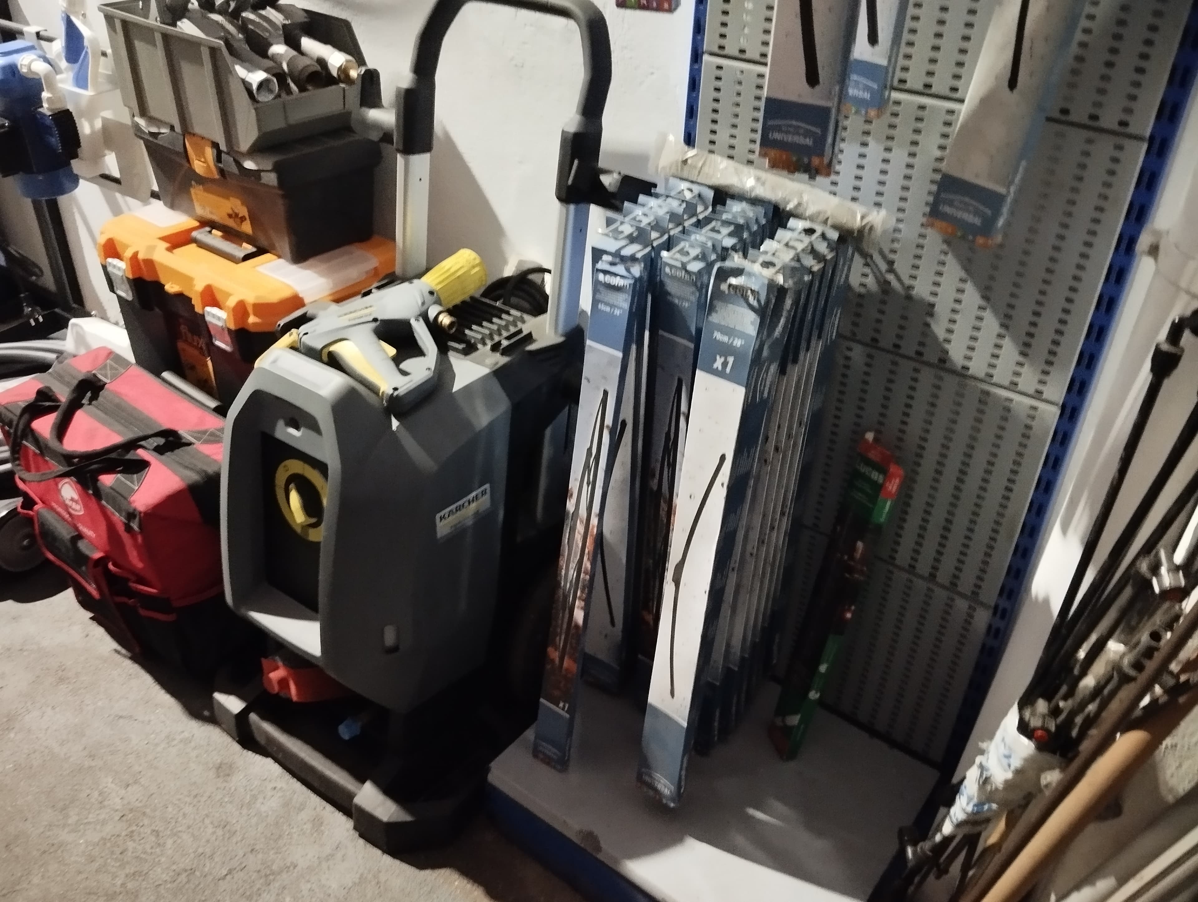 Equipamentos e Mobiliário · Stock — image 35