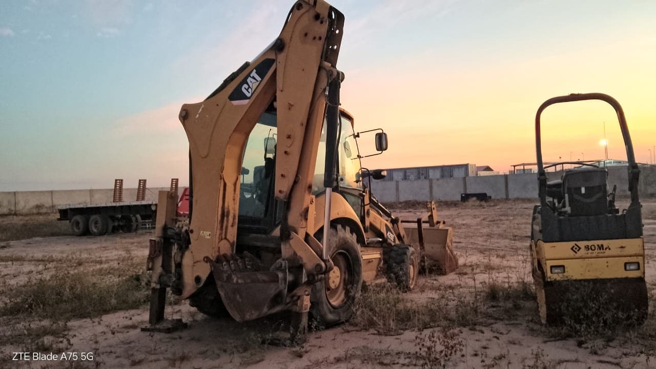 Retroescavadora Caterpillar 428E — imagem 5