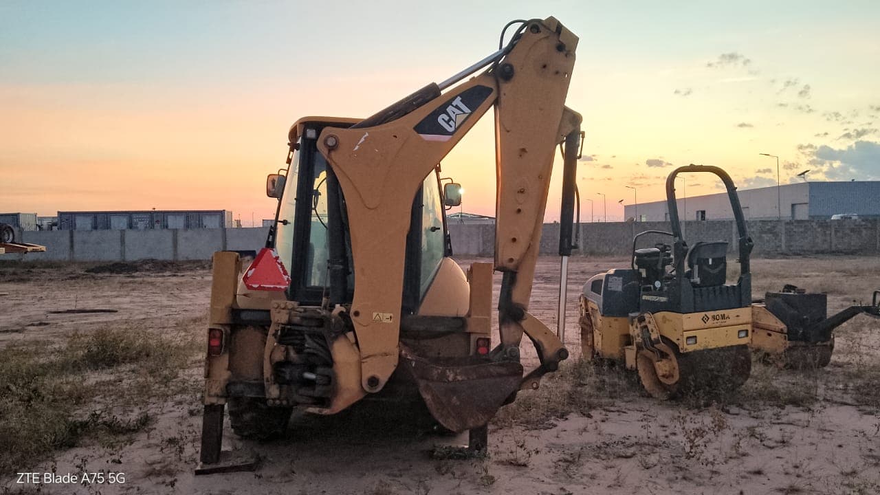 Retroescavadora Caterpillar 428E — imagem 6