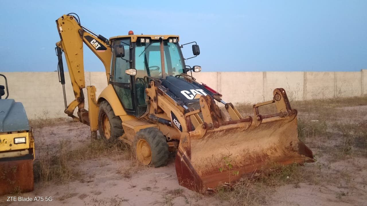 Retroescavadora Caterpillar 428E — imagem 2