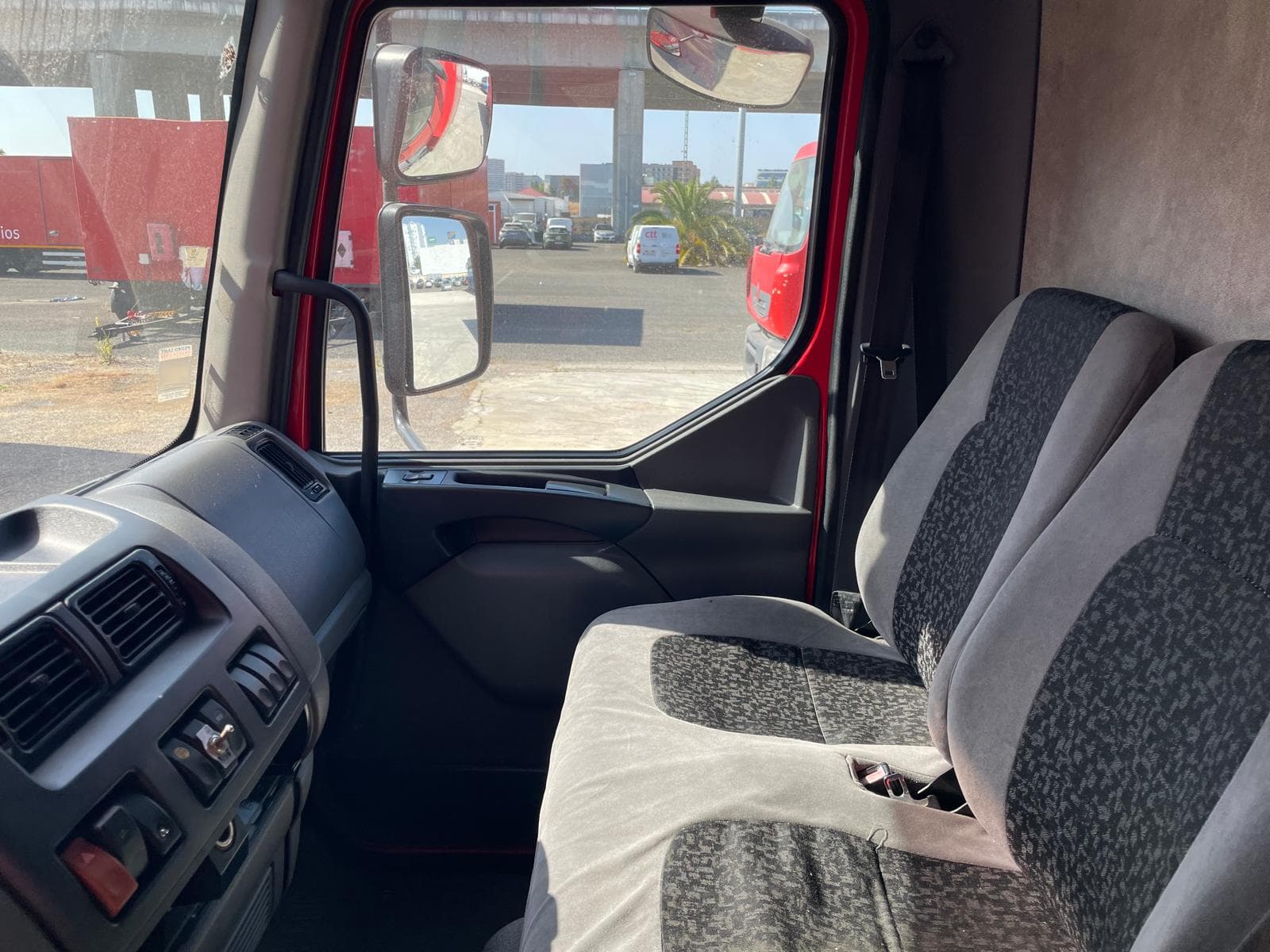 DAF LF 45.180 · Ano 2007 — imagem 7