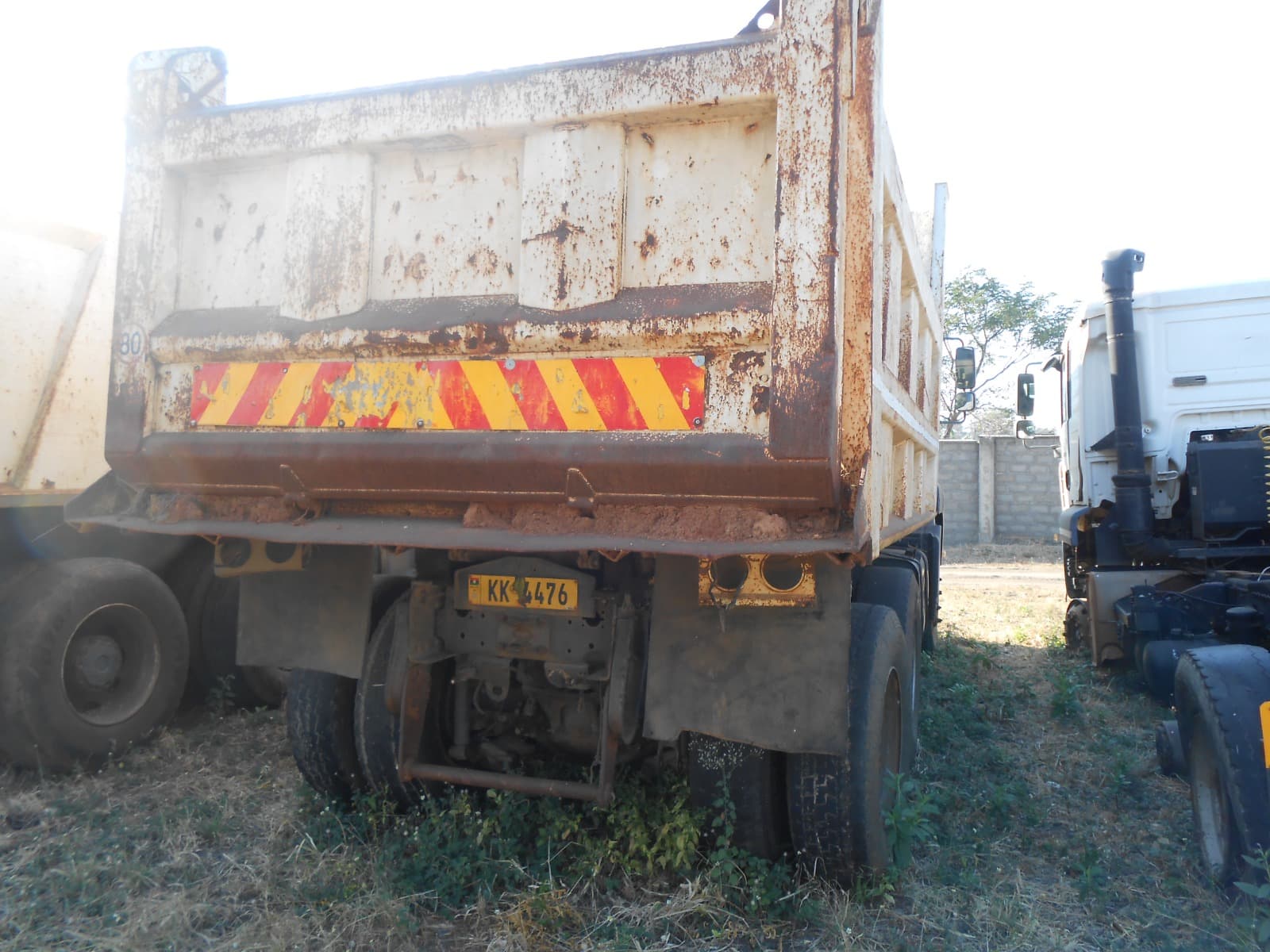 Tipper Truck 26t (6X4) - 2010 — imagem 8