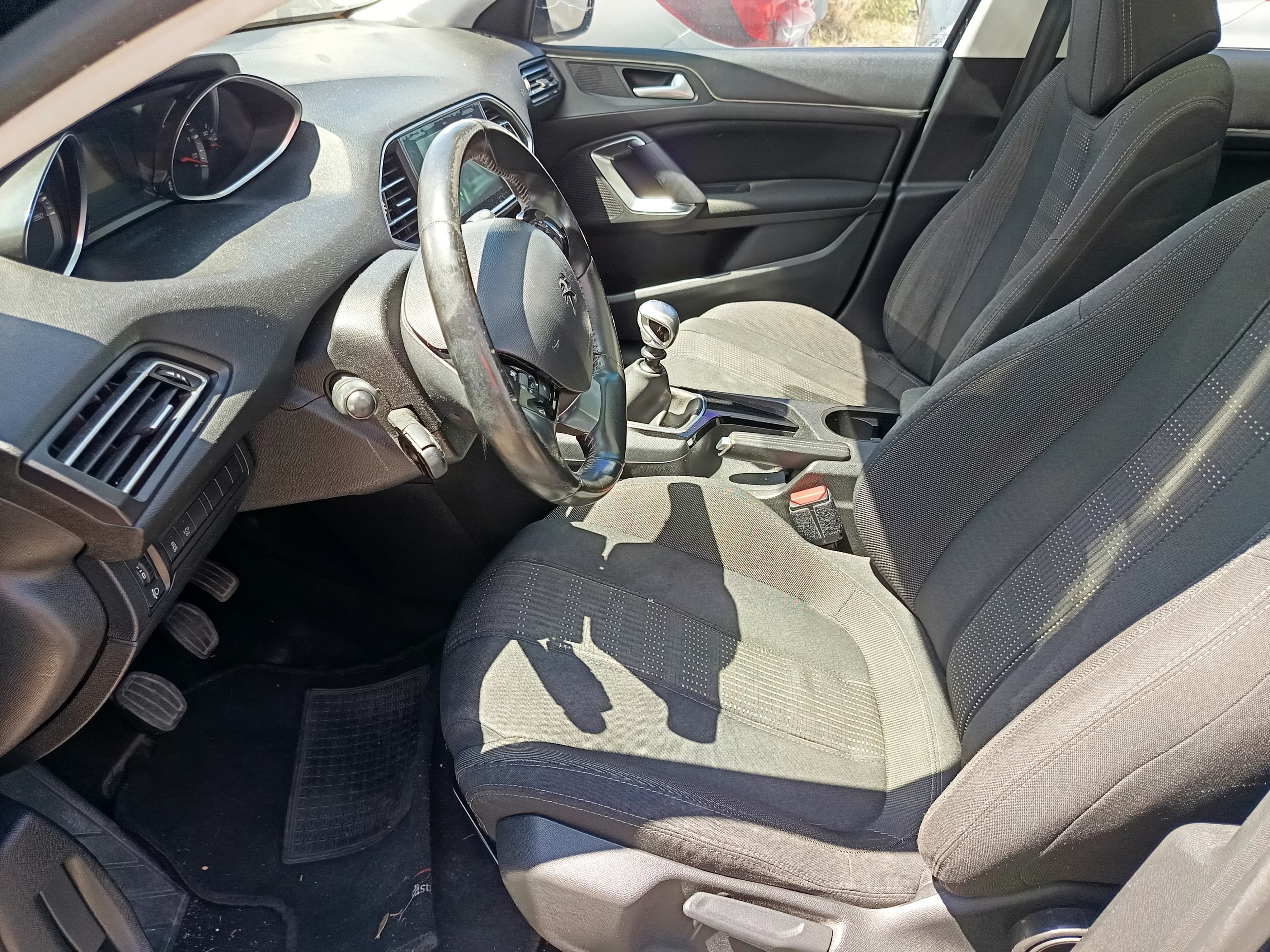 Peugeot 308 · Year 2015 — image 42