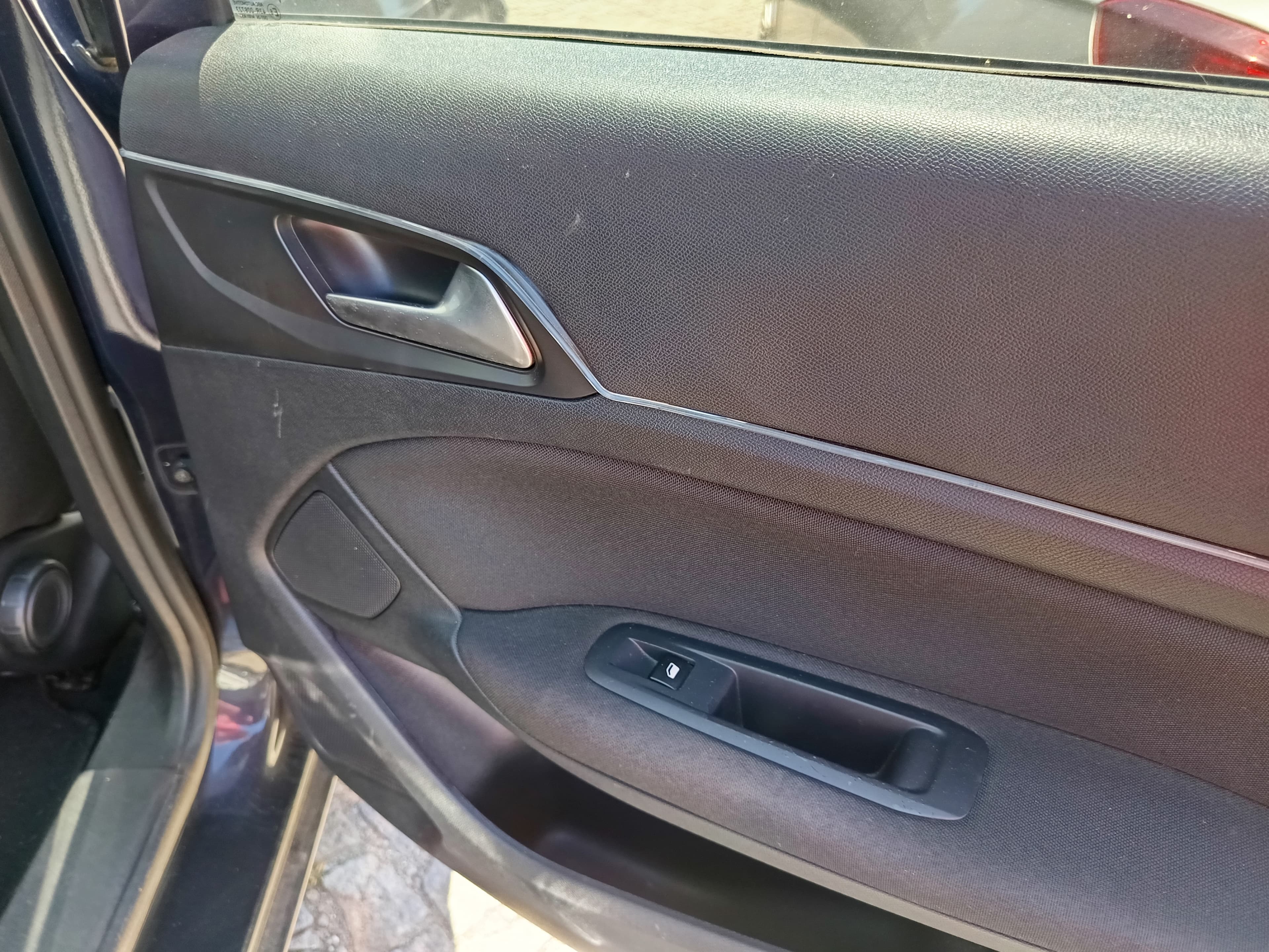 Peugeot 308 · Year 2015 — image 34