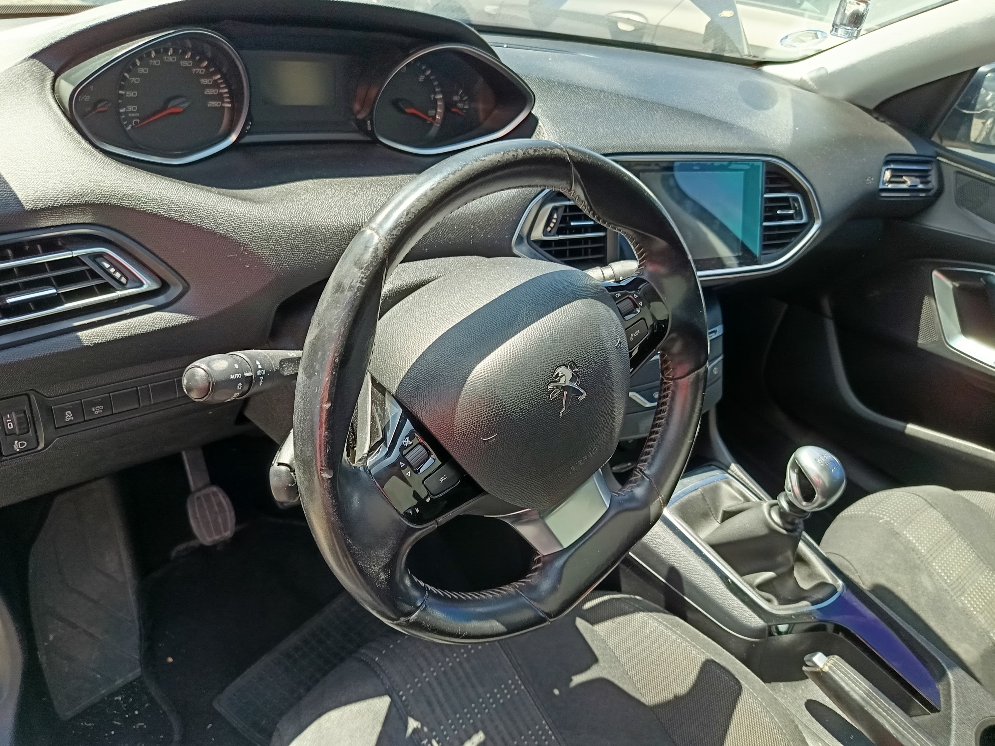 Peugeot 308 · Year 2015 — image 20