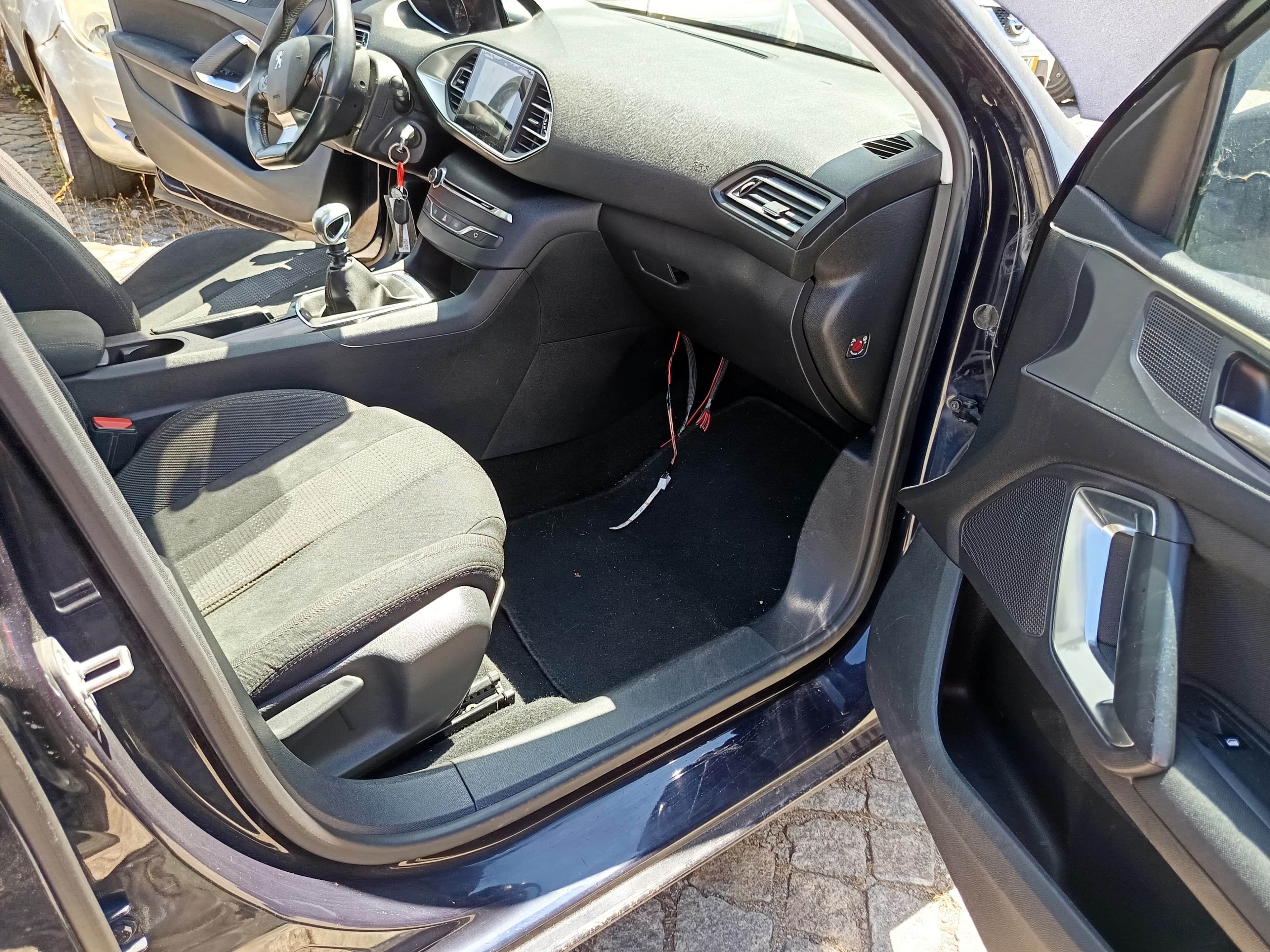 Peugeot 308 · Year 2015 — image 36