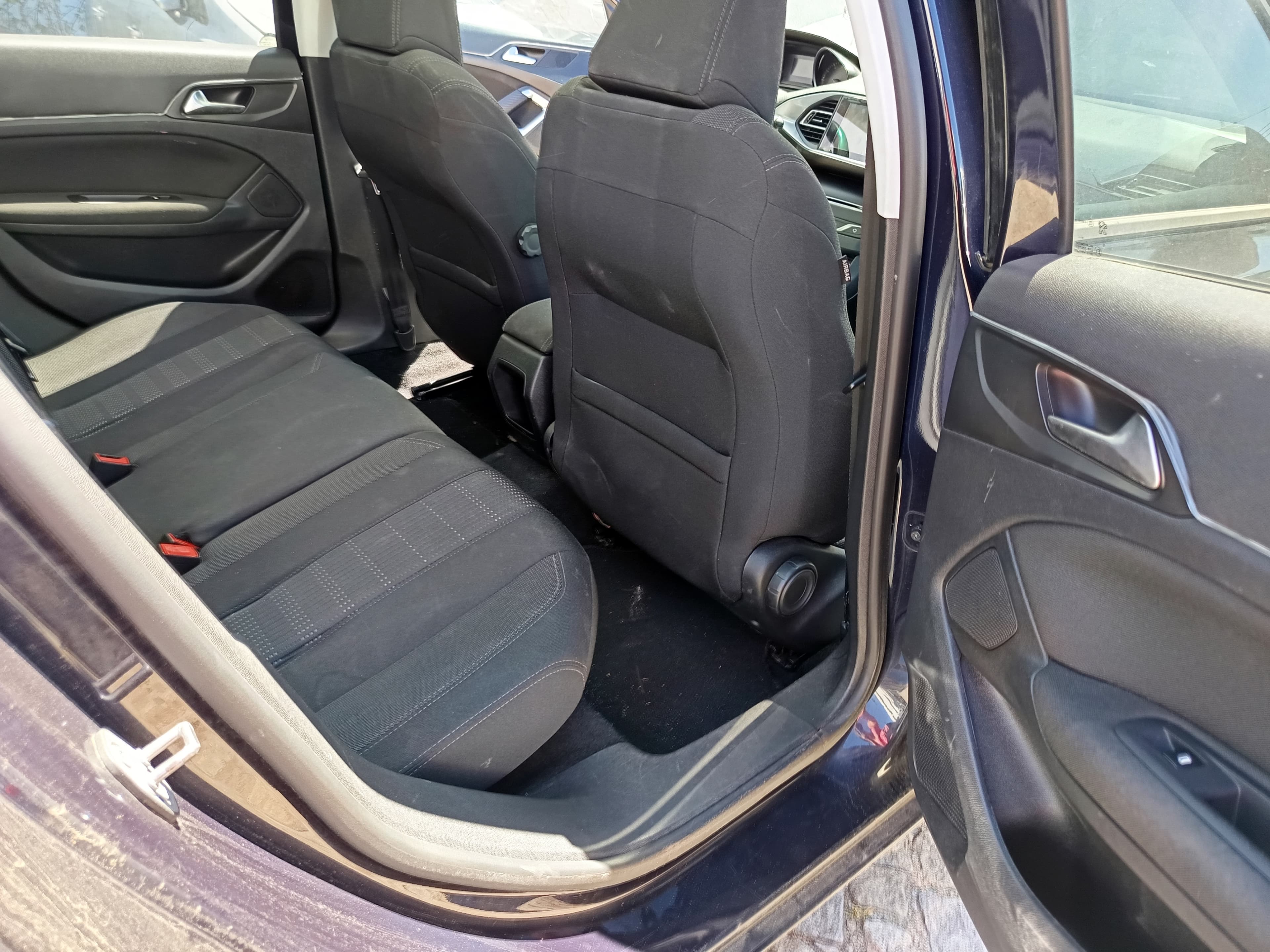 Peugeot 308 · Year 2015 — image 33