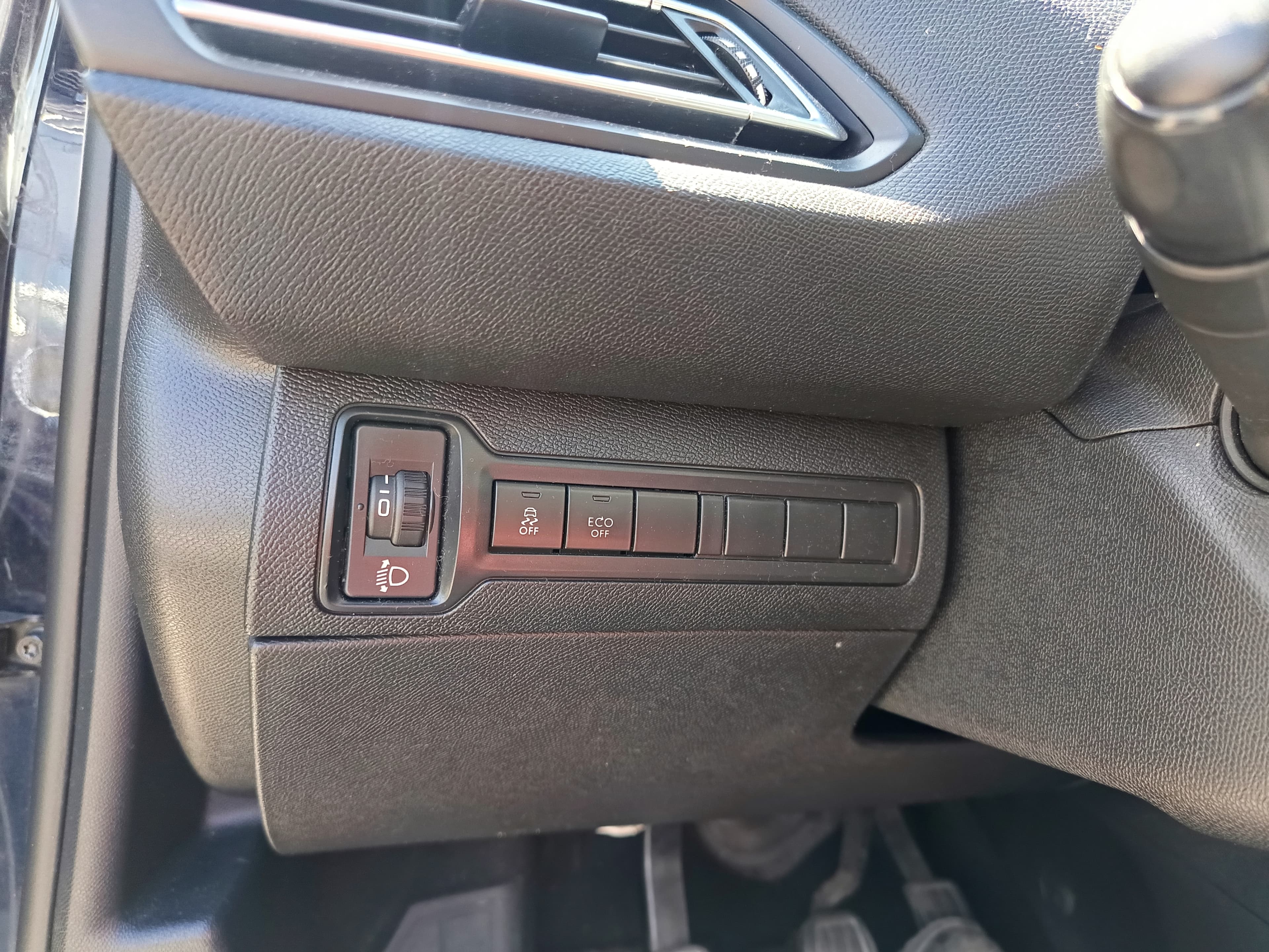 Peugeot 308 · Year 2015 — image 28