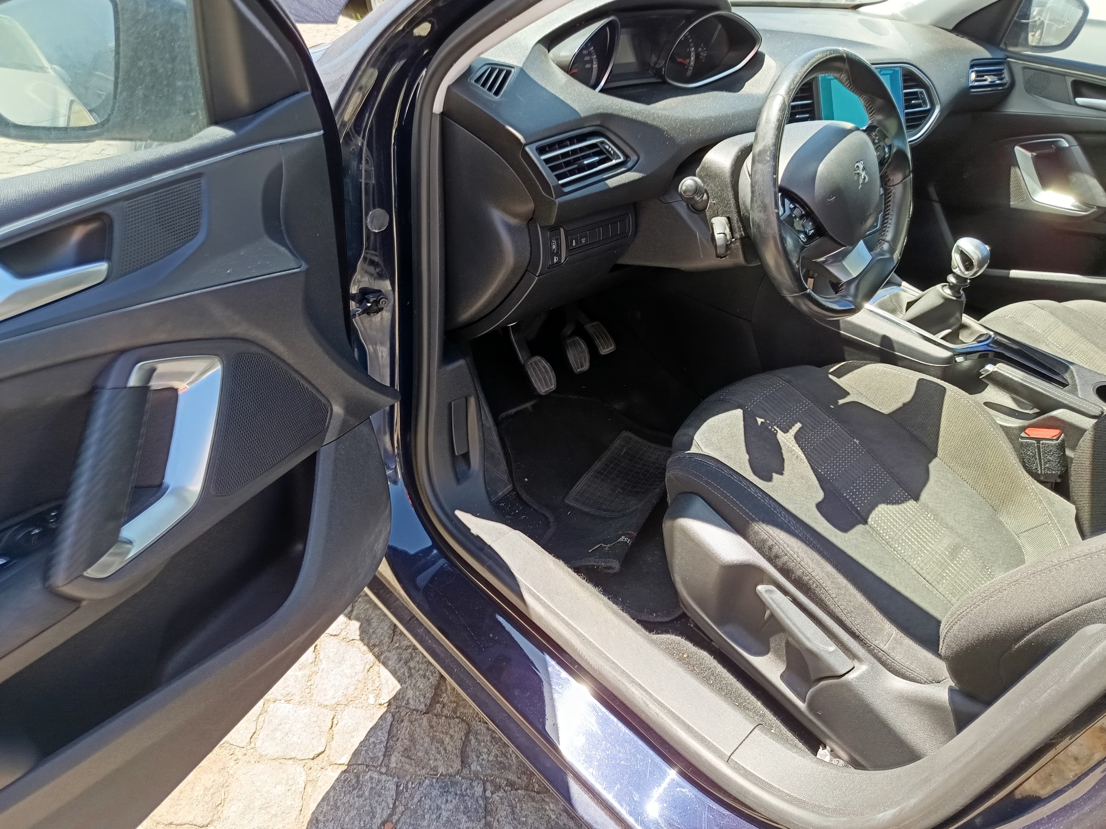 Peugeot 308 · Year 2015 — image 40