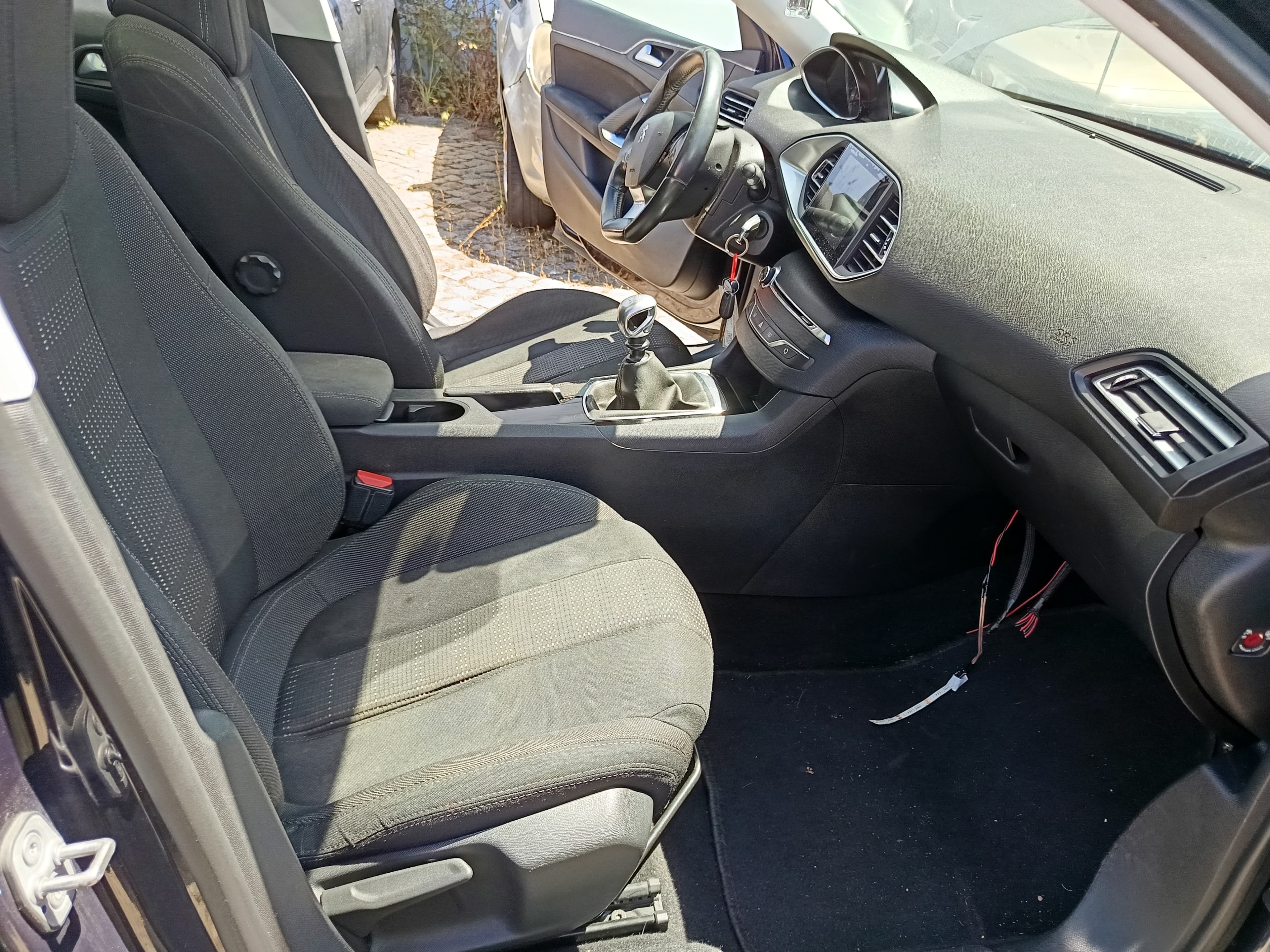 Peugeot 308 · Year 2015 — image 38
