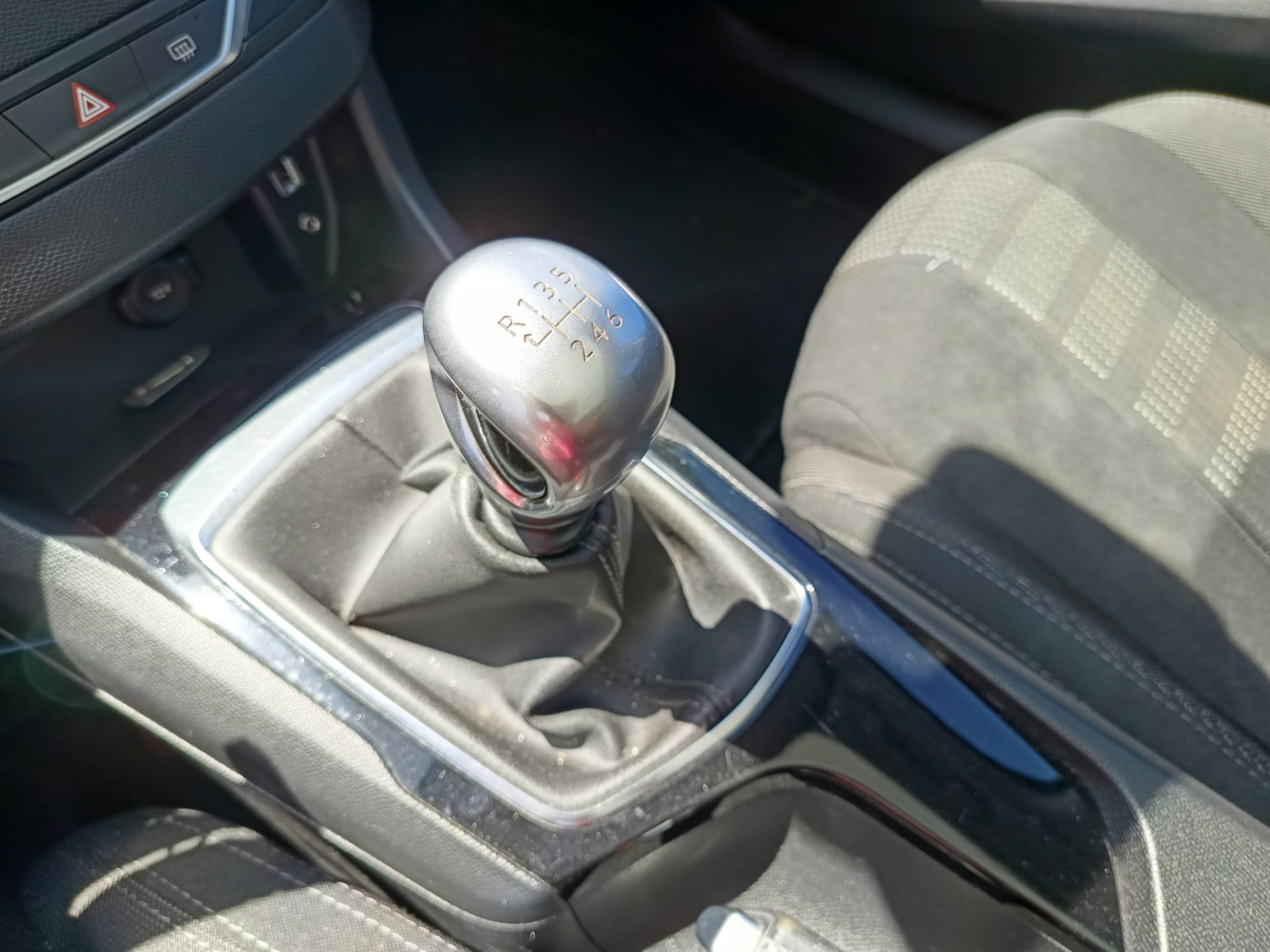 Peugeot 308 · Year 2015 — image 24