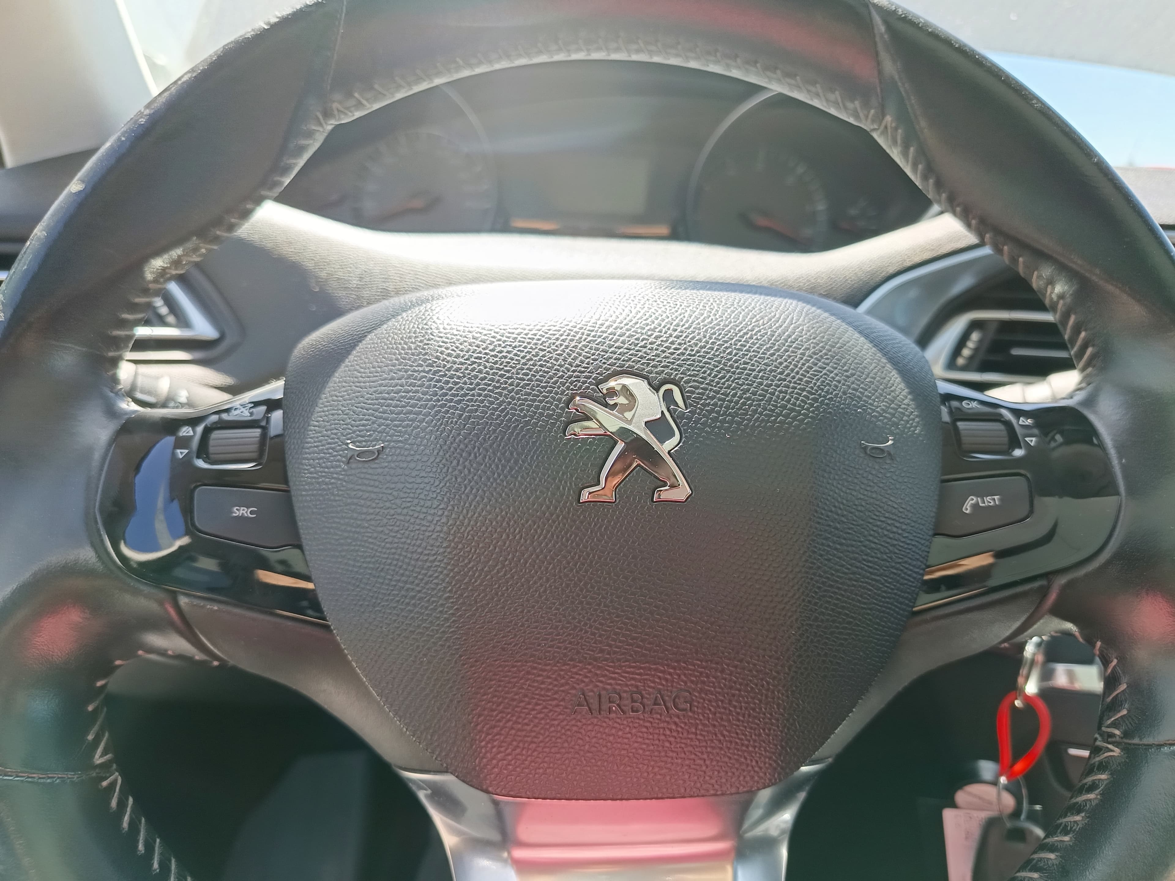 Peugeot 308 · Year 2015 — image 25