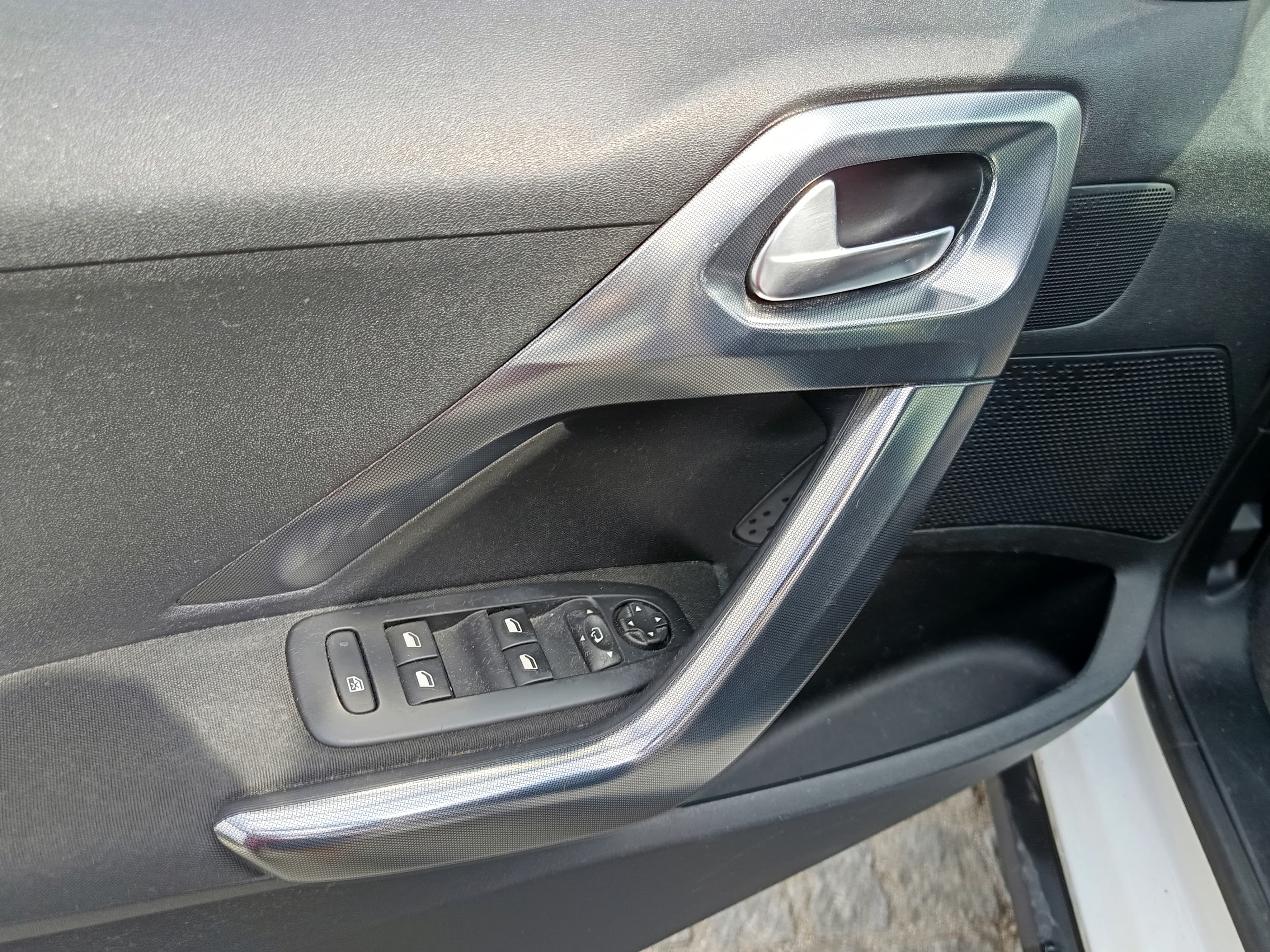 Peugeot 2008 · Ano 2014 — imagen 33