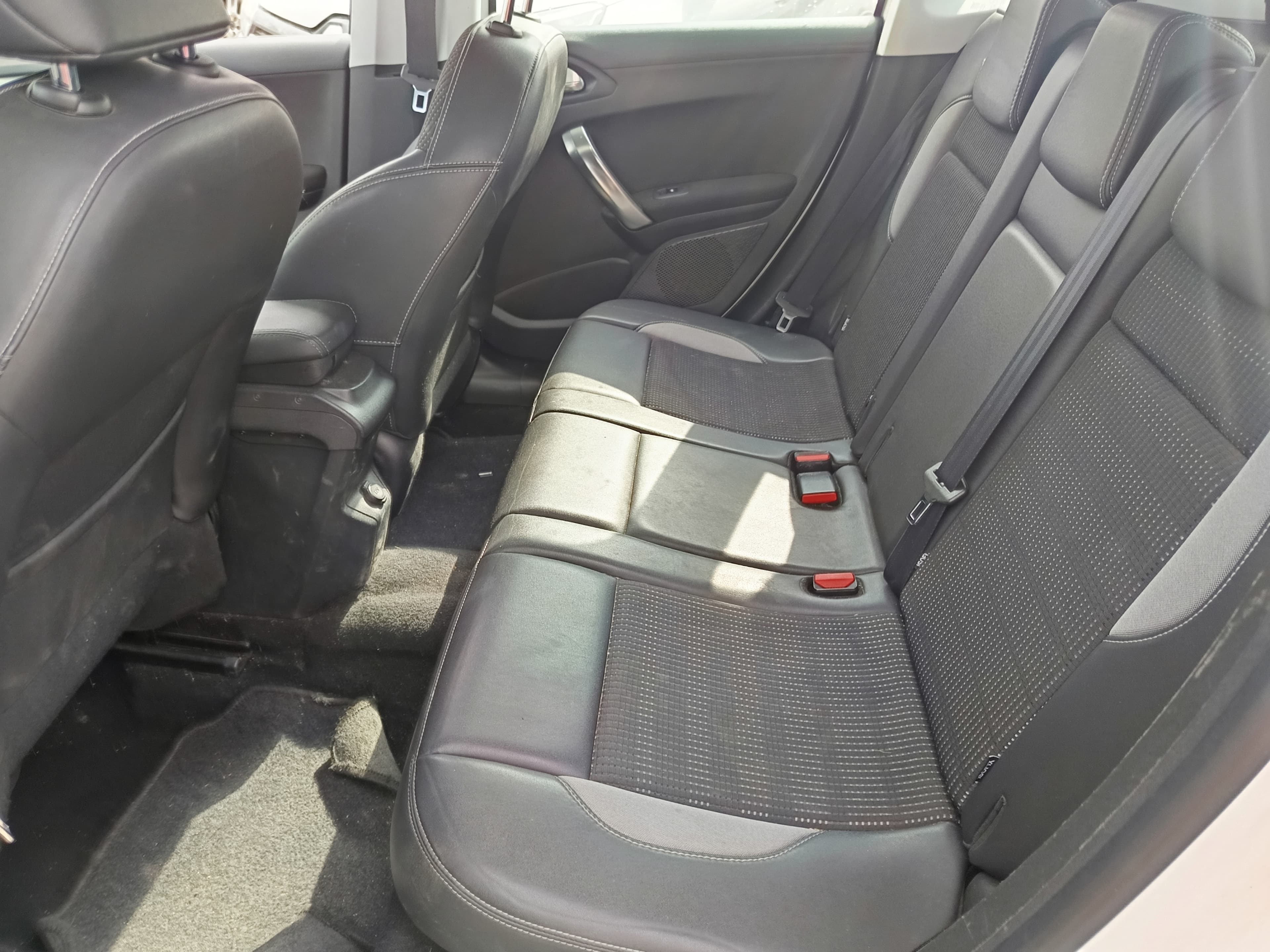 Peugeot 2008 · Ano 2014 — imagen 31