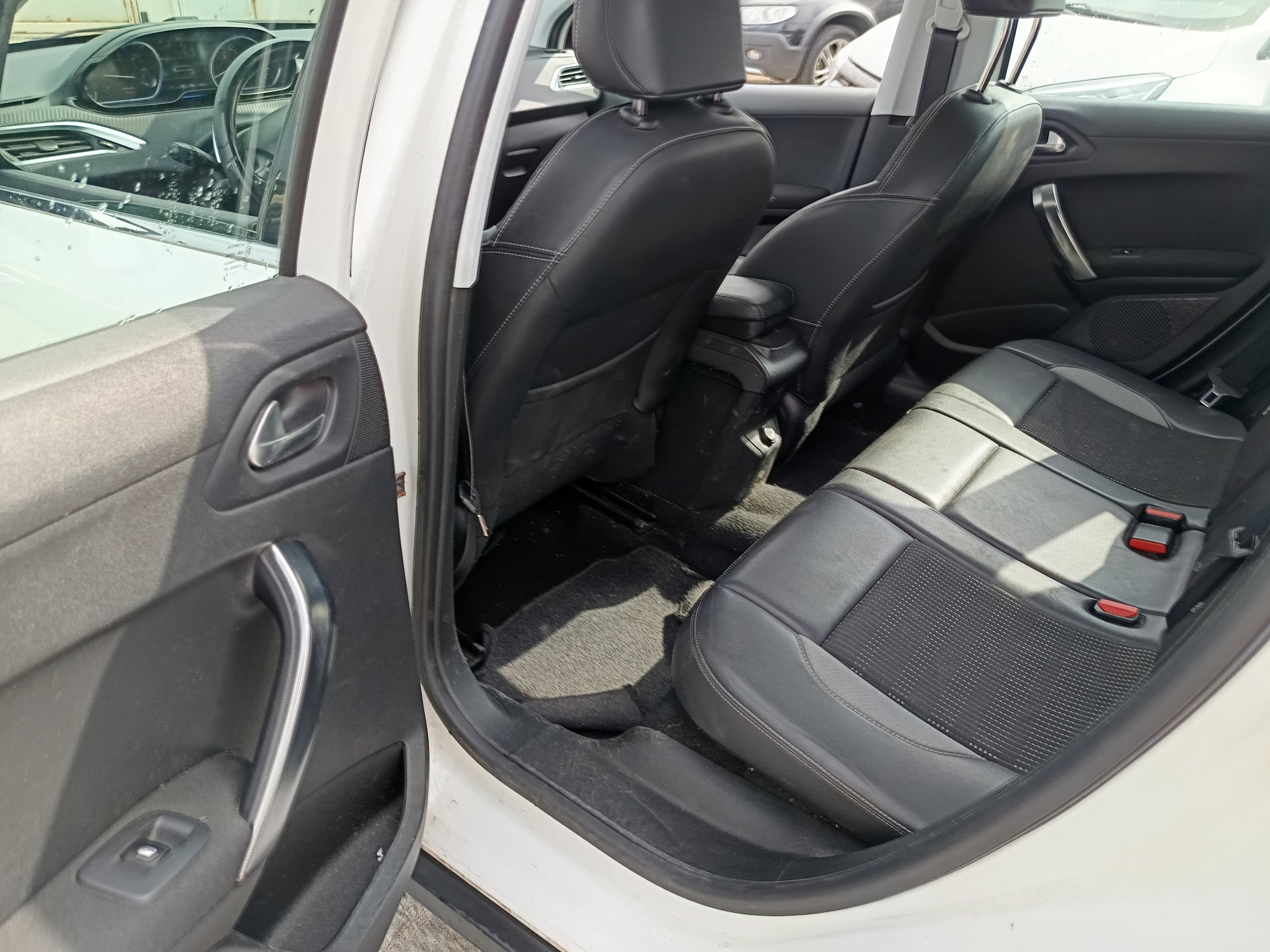 Peugeot 2008 · Ano 2014 — imagen 29