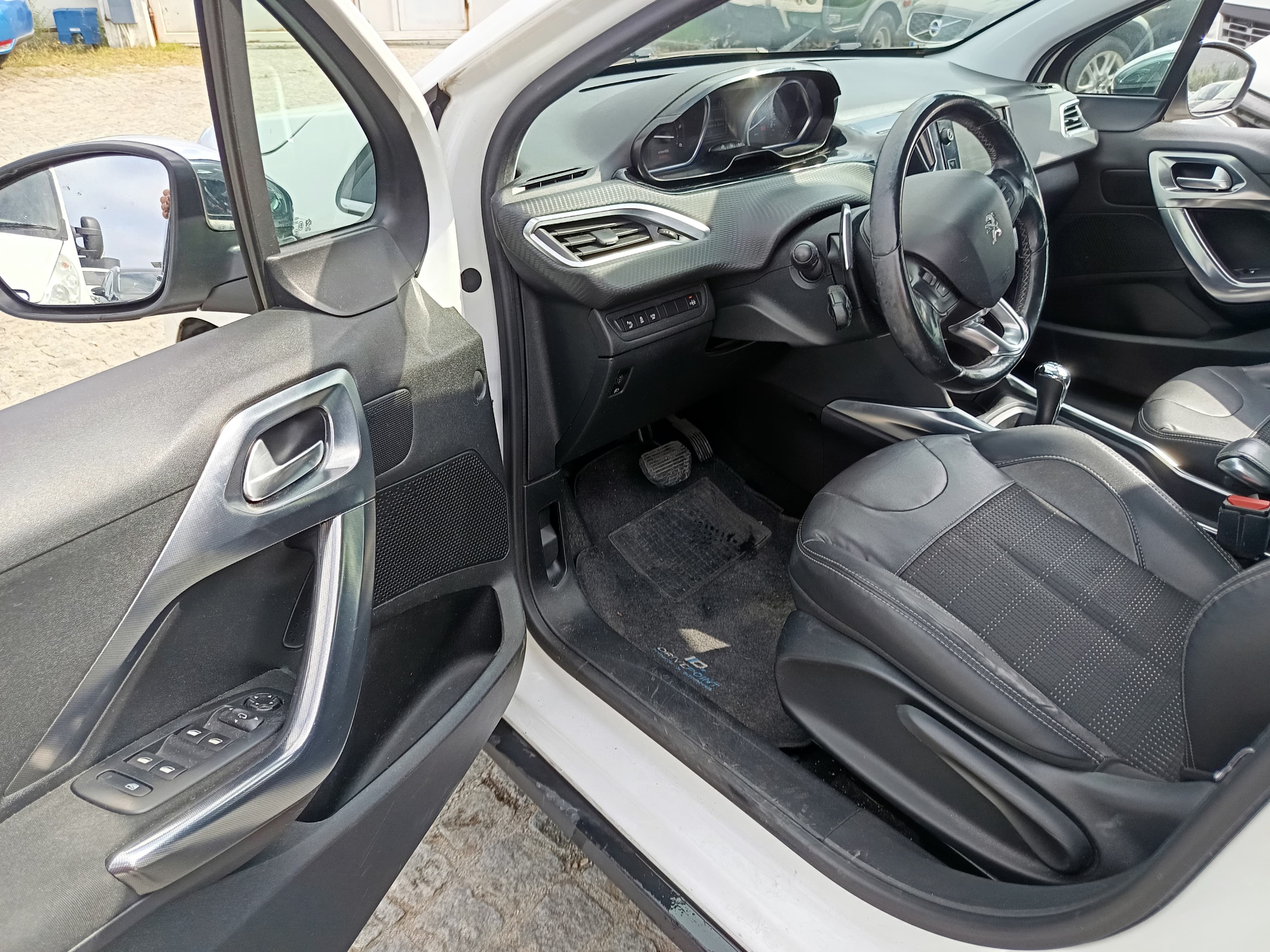 Peugeot 2008 · Ano 2014 — imagen 32