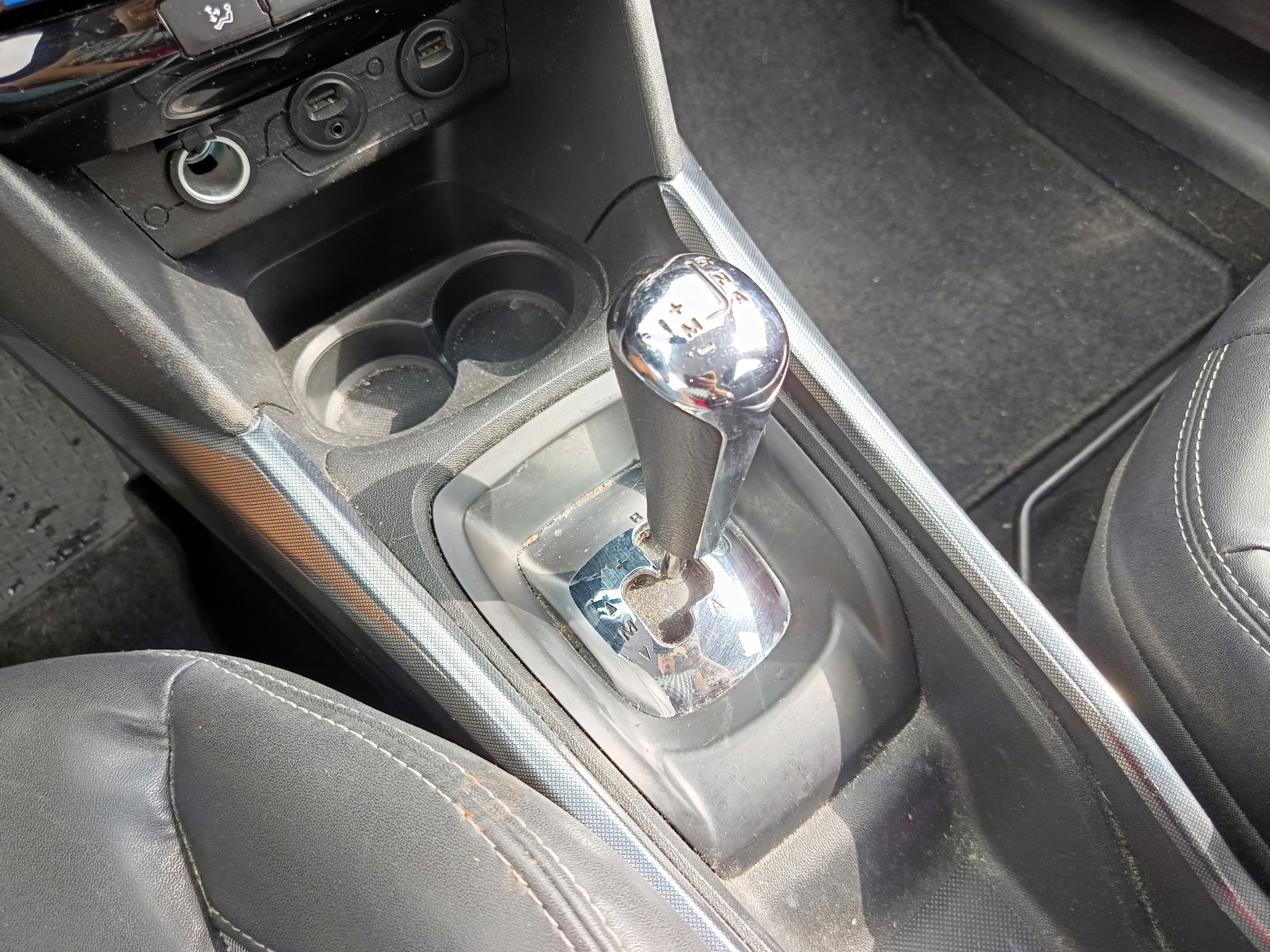Peugeot 2008 · Ano 2014 — imagen 40