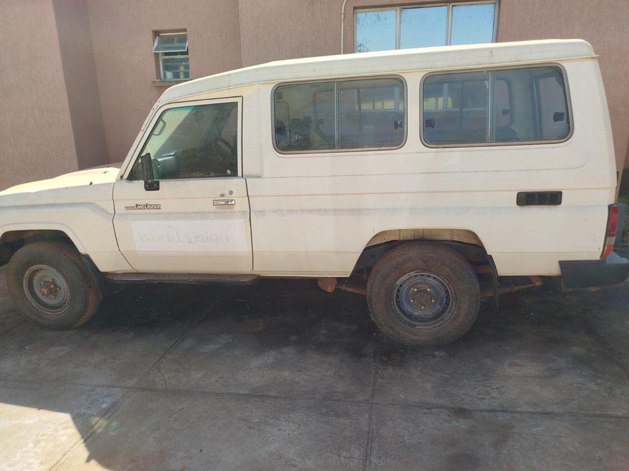 Toyota Land Cruiser — image 14