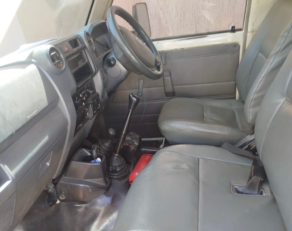 Toyota Land Cruiser — image 4