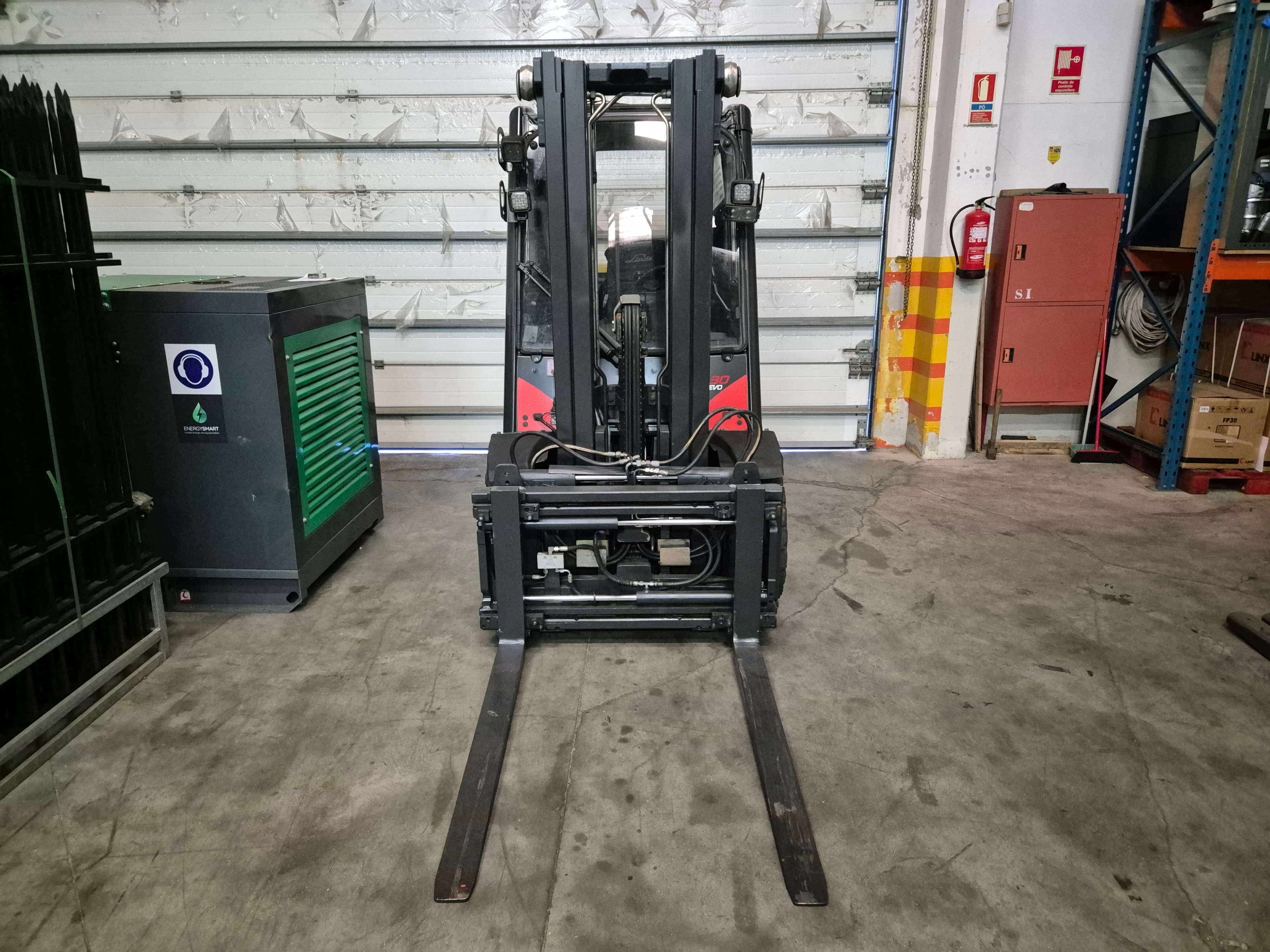 Empilhador Linde · Ano 2017 · 3000 KG — imagem 2