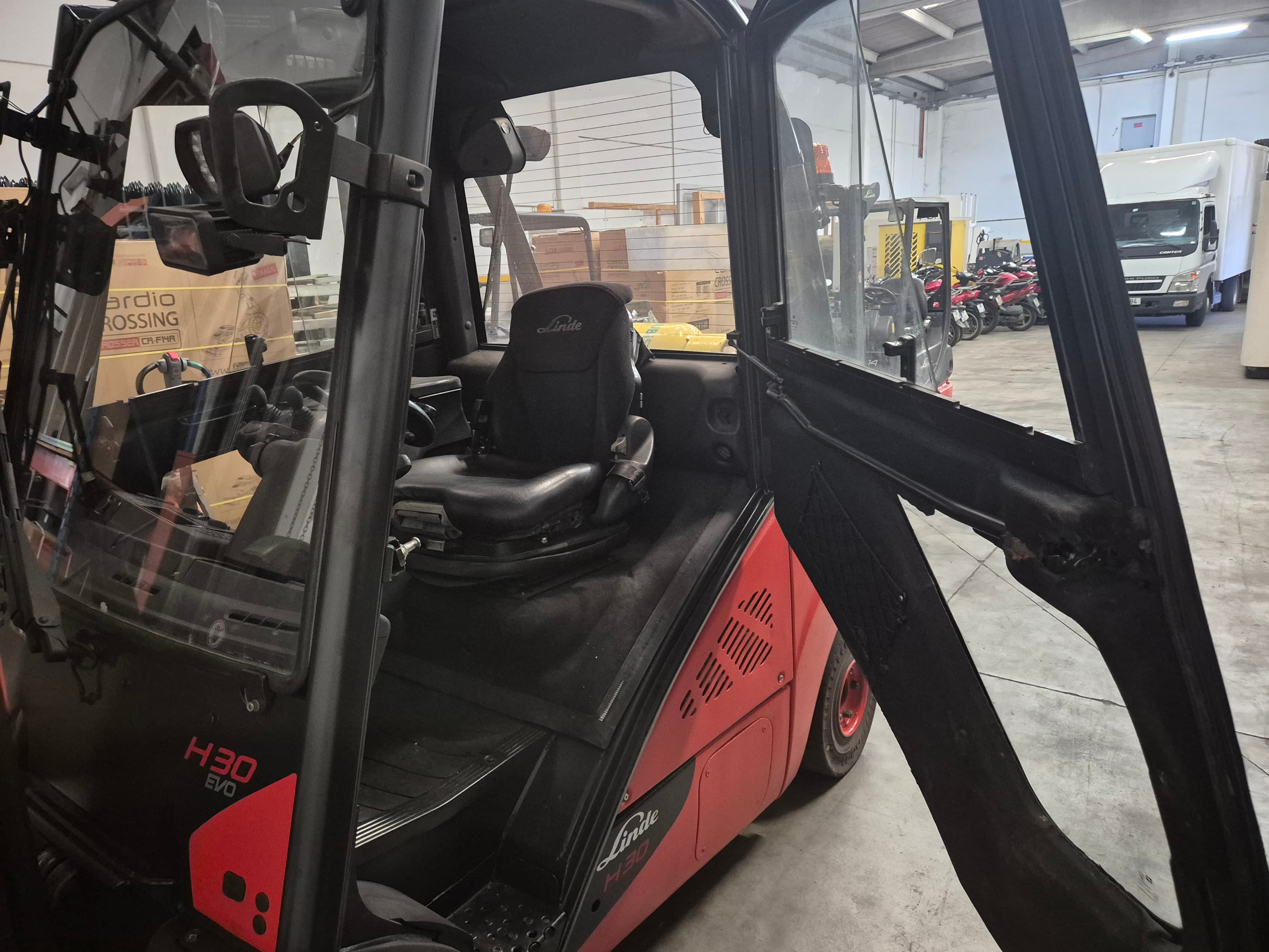 Empilhador Linde · Ano 2017 · 3000 KG — imagem 16