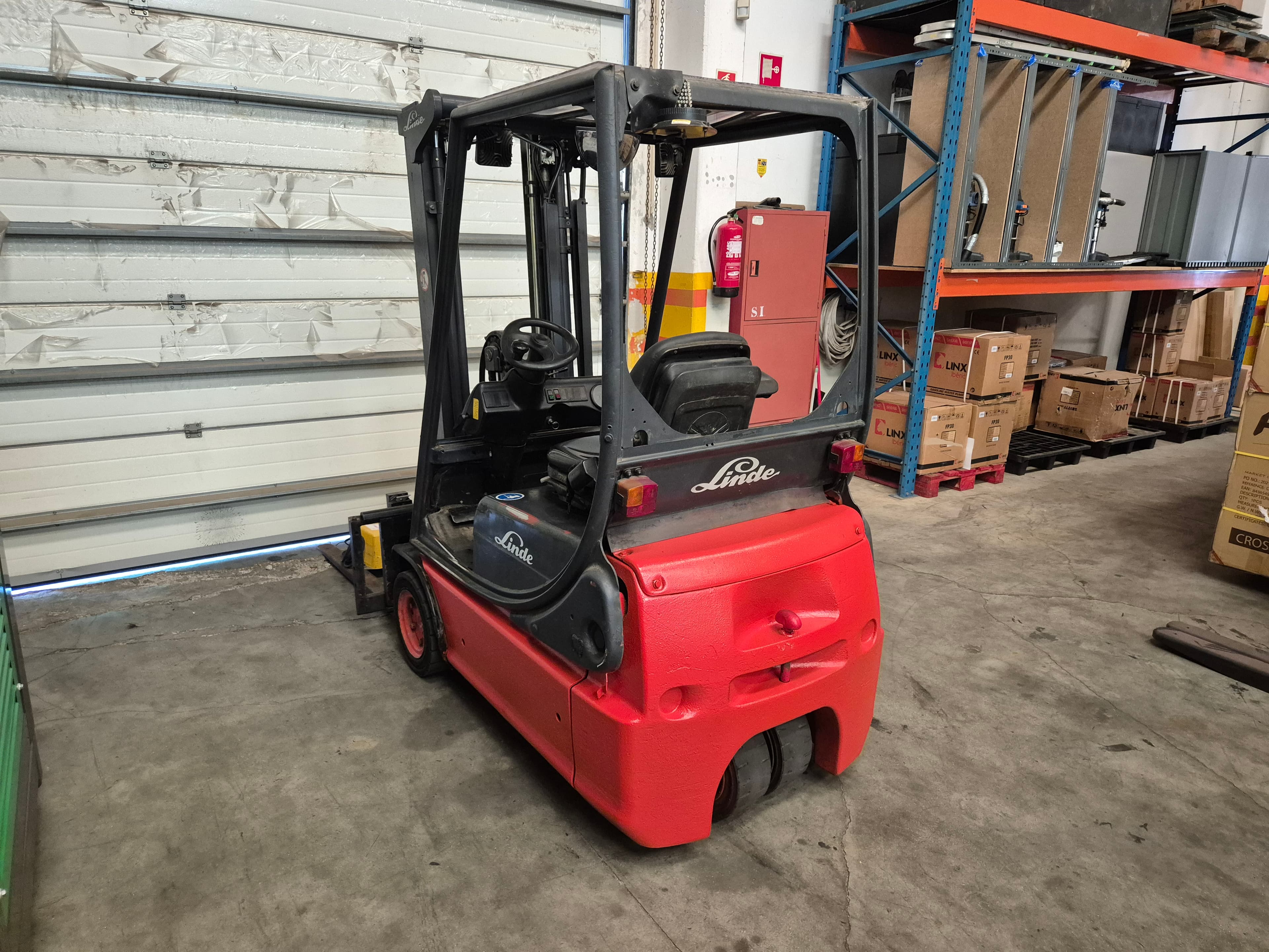 Empilhador Linde · Ano 2002 · 1400 KG — imagem 6
