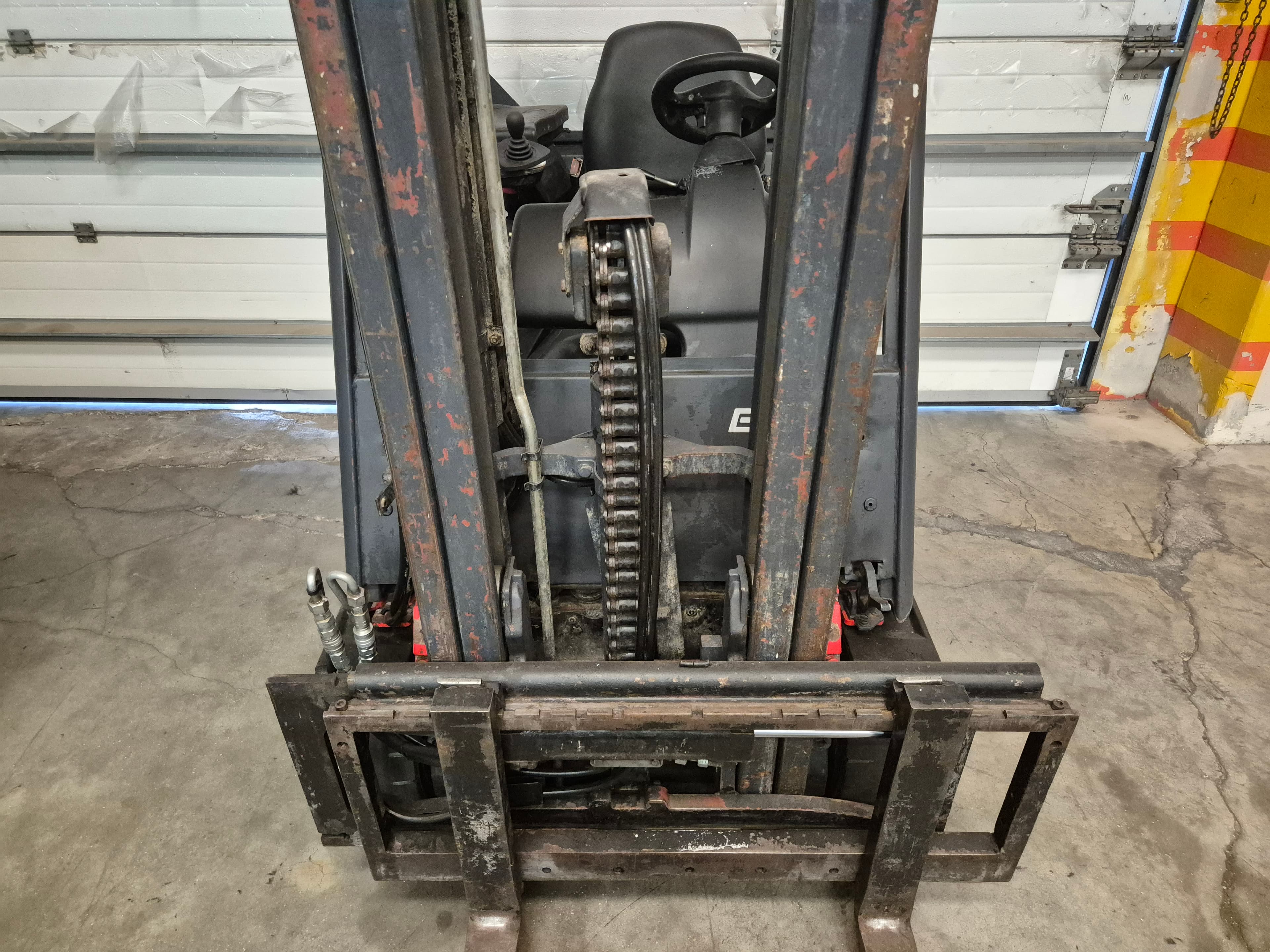 Empilhador Linde · Ano 2002 · 1400 KG — imagem 11