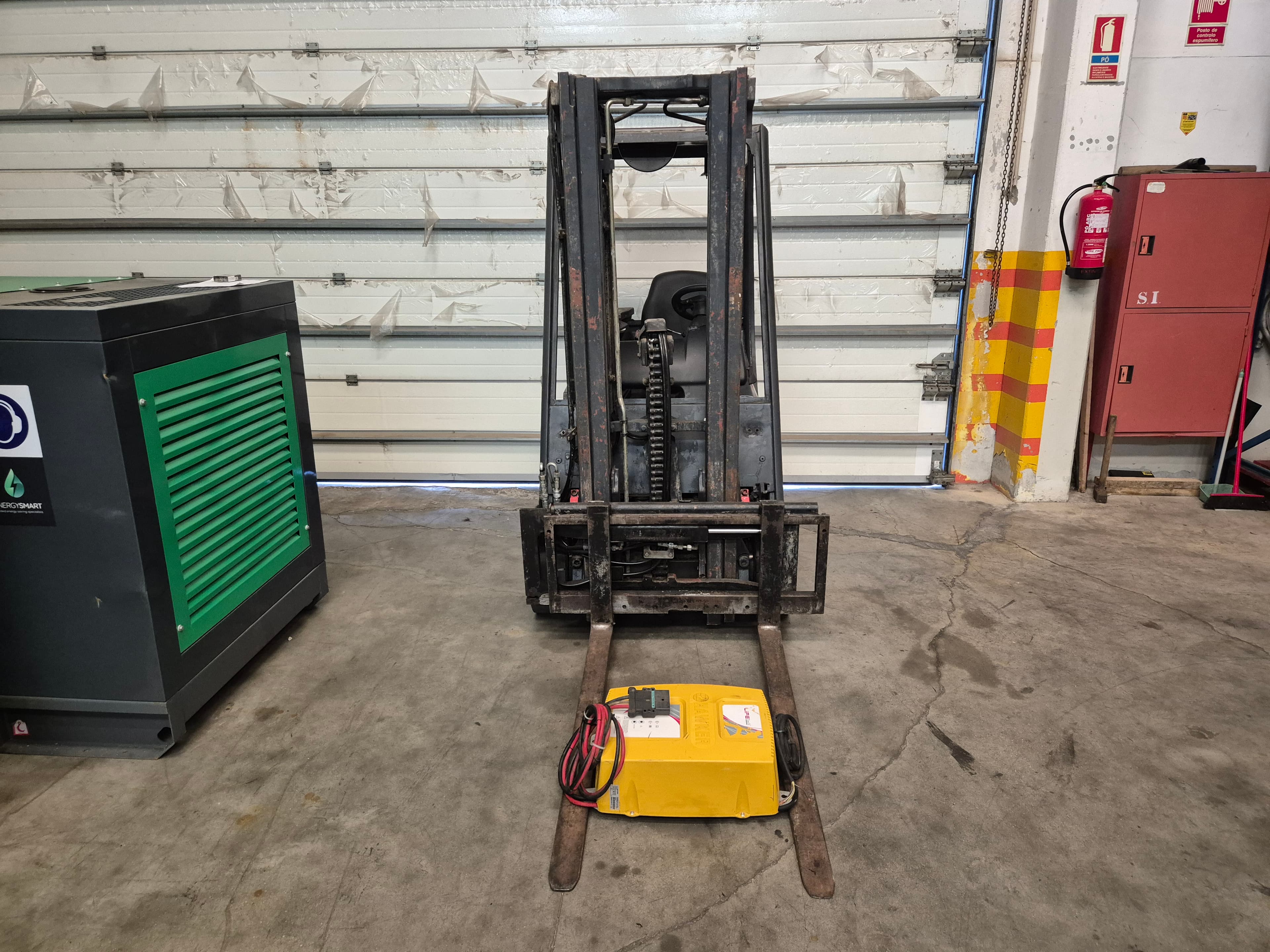 Empilhador Linde · Ano 2002 · 1400 KG — imagem 2