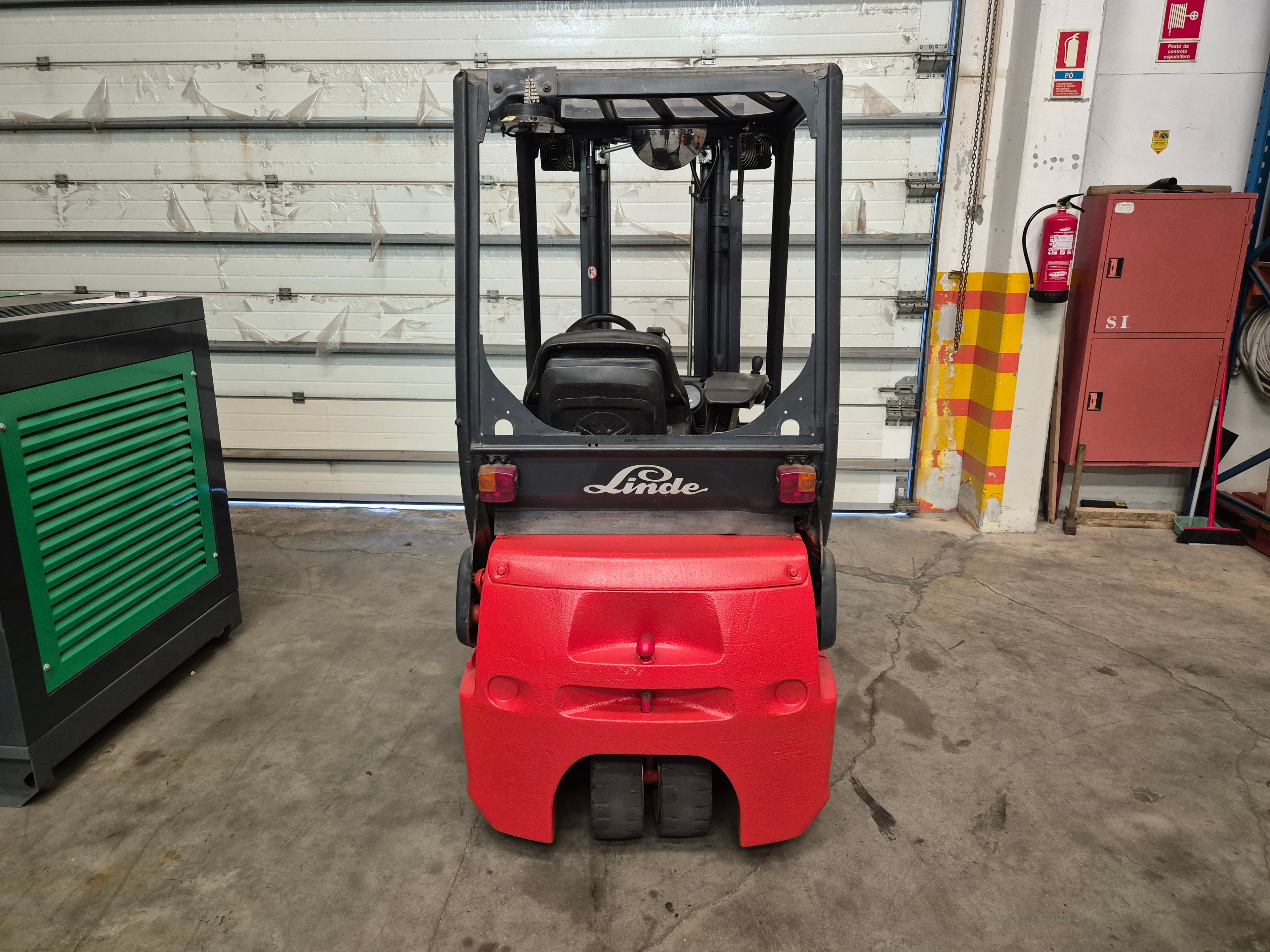 Empilhador Linde · Ano 2002 · 1400 KG — imagem 5