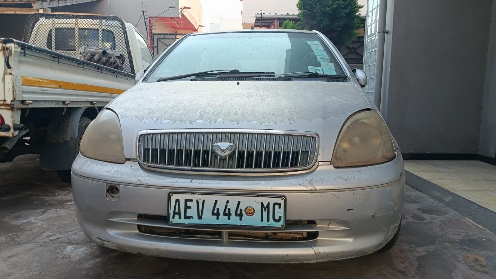 Toyota Vitz 2.45m - 2001 — imagem 2