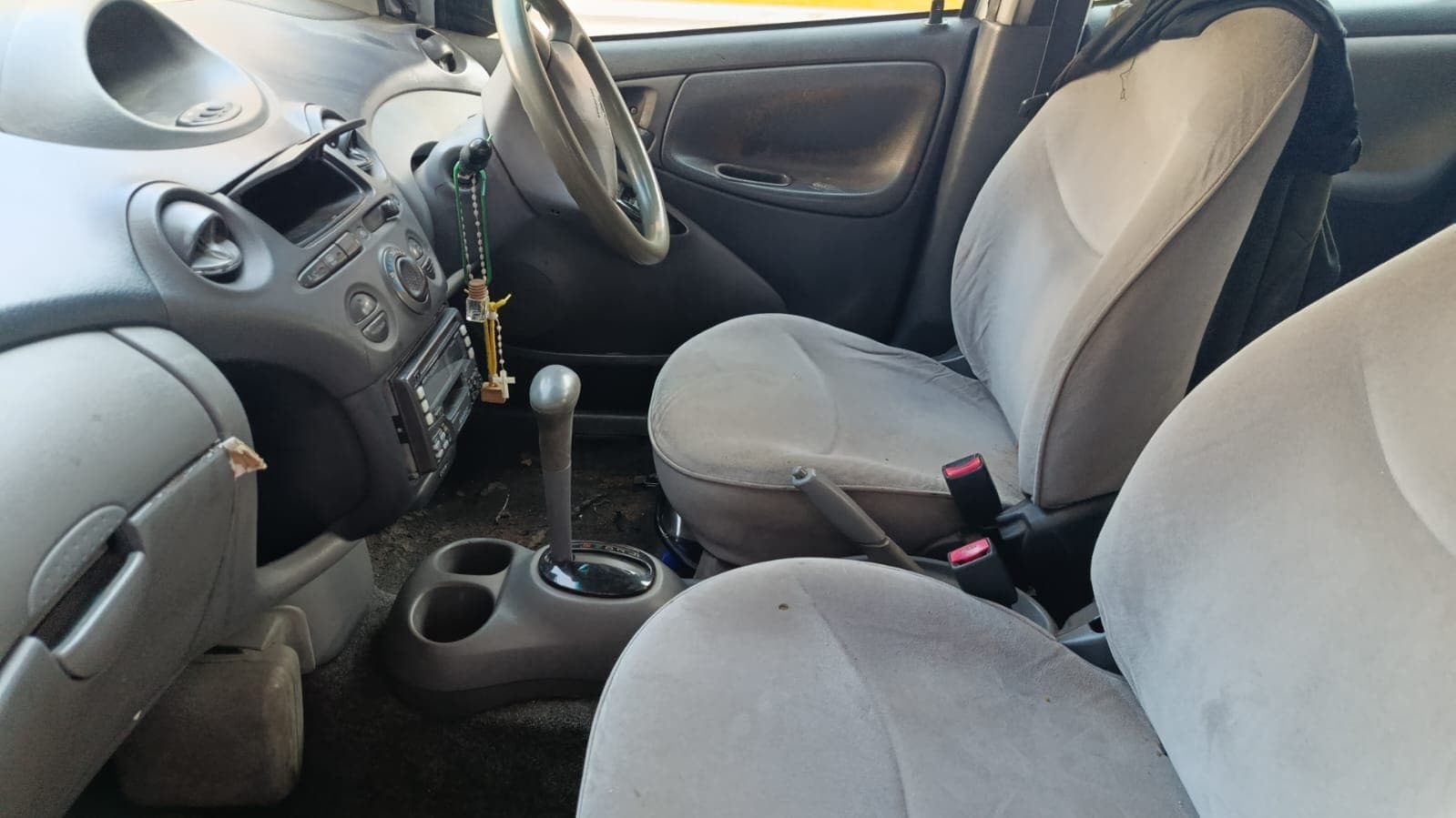 Toyota Vitz 2.45m - 2001 — imagem 6