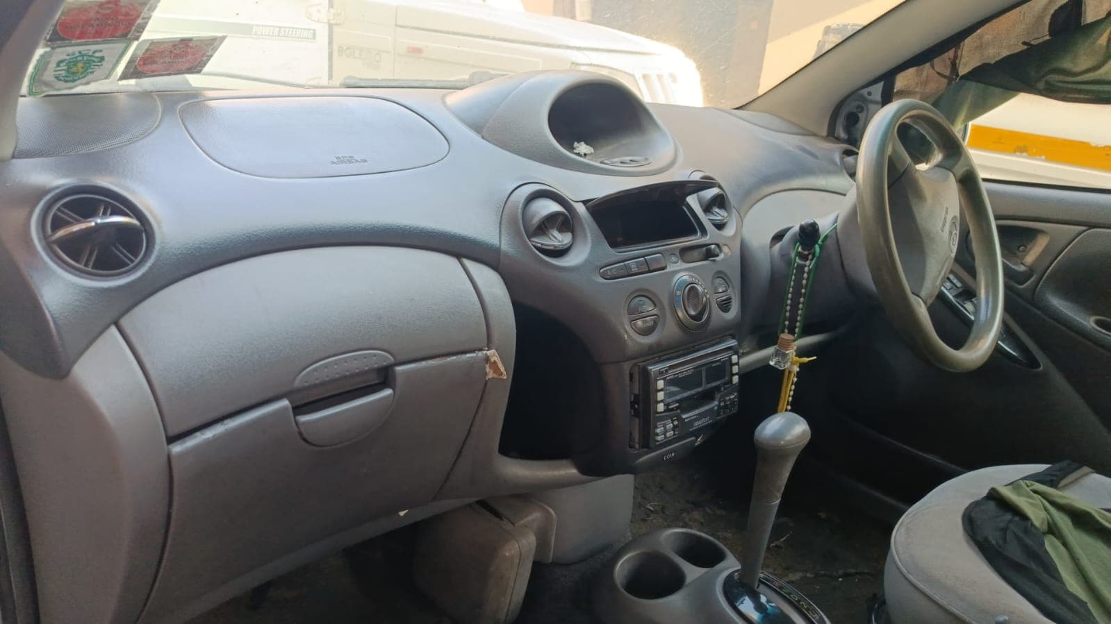 Toyota Vitz 2.45m - 2001 — imagem 5